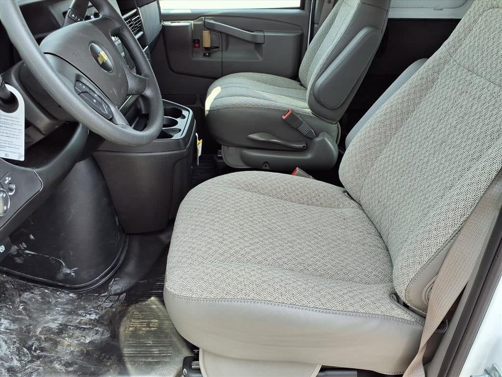 Used 2025 Chevrolet Express 3500 w/ Driver Convenience Package image 14