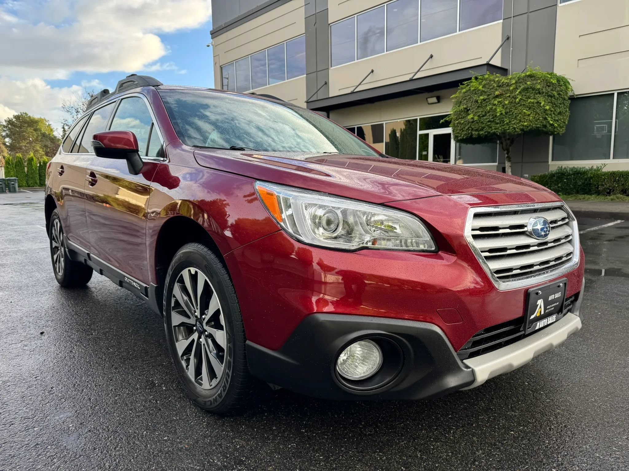 Used 2015 Subaru Outback 2.5i Limited AWD/4WD image 2
