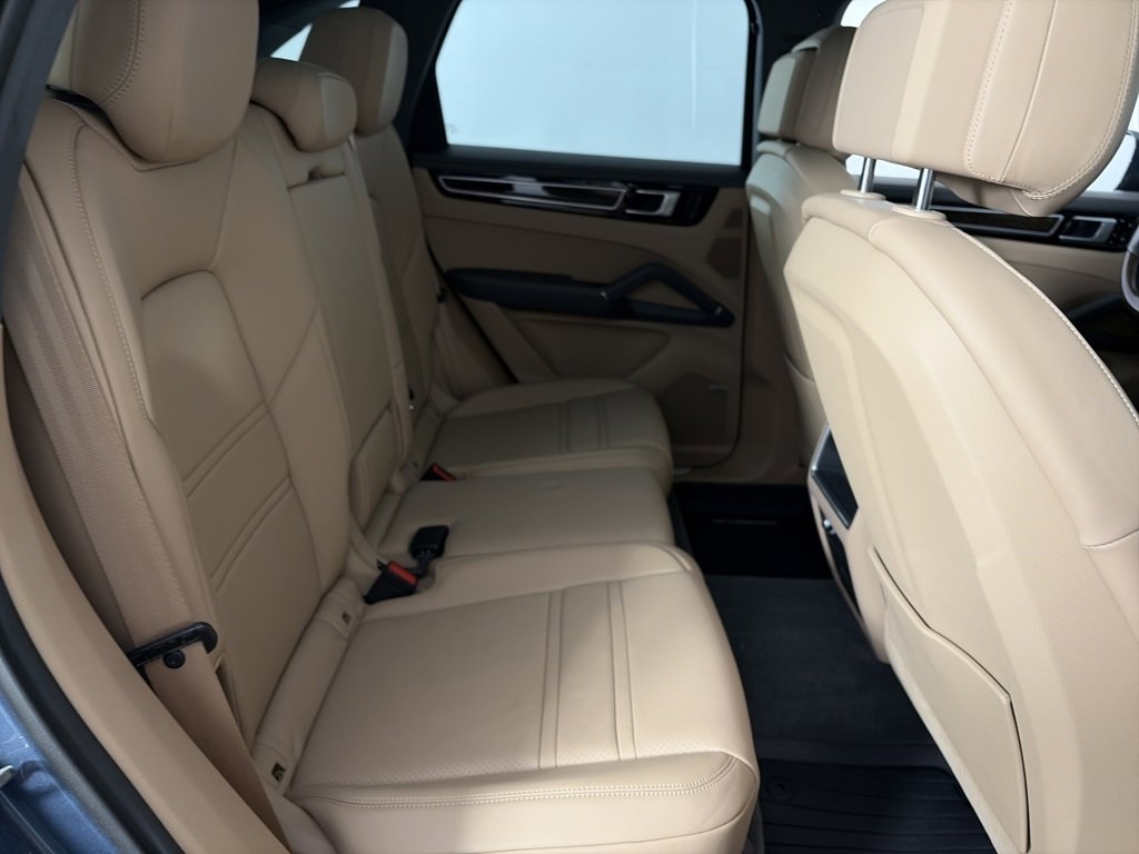 Used 2020 Porsche Cayenne S image 27