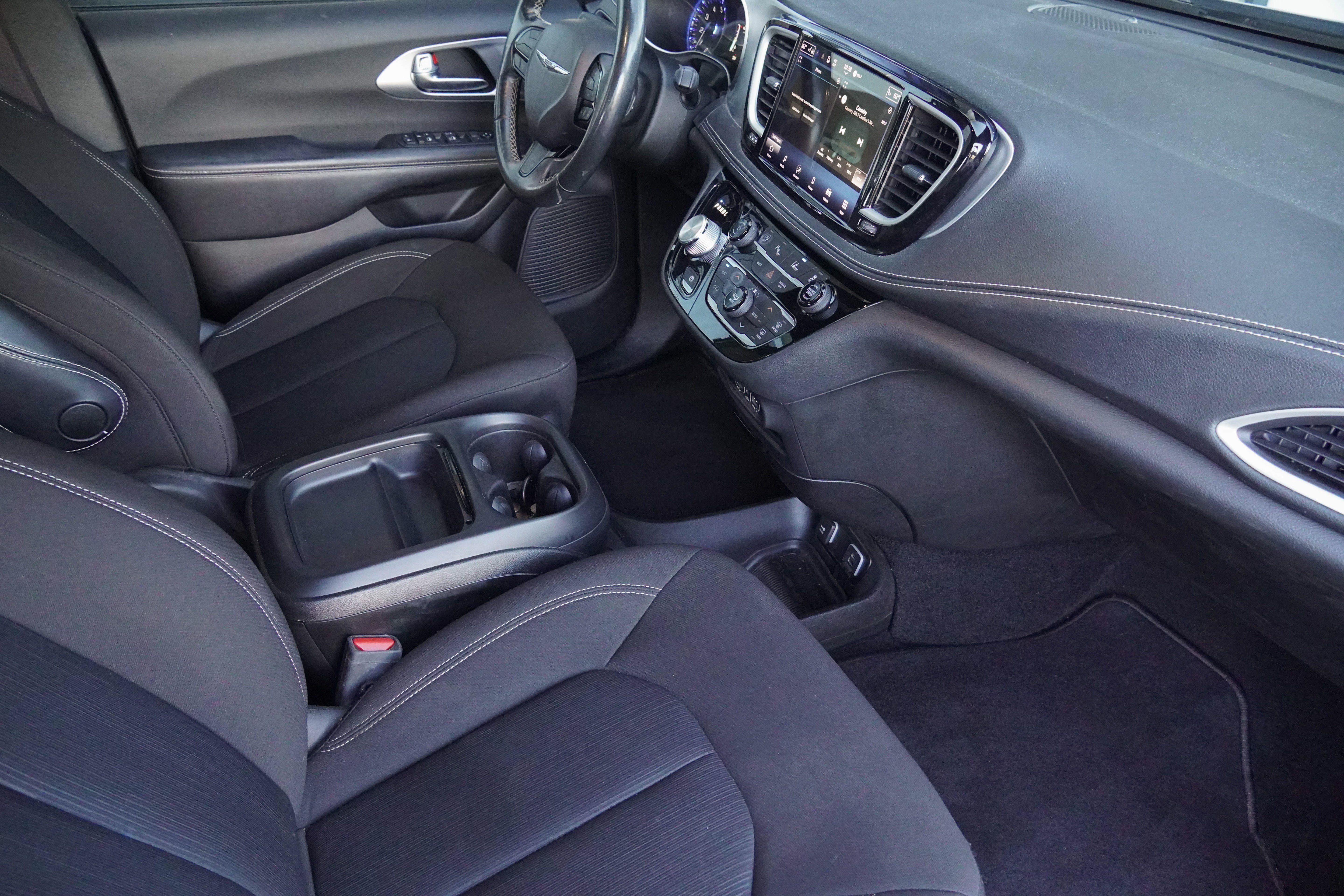 Used 2021 Chrysler Pacifica Touring w/ S Appearance Package FWD image 10