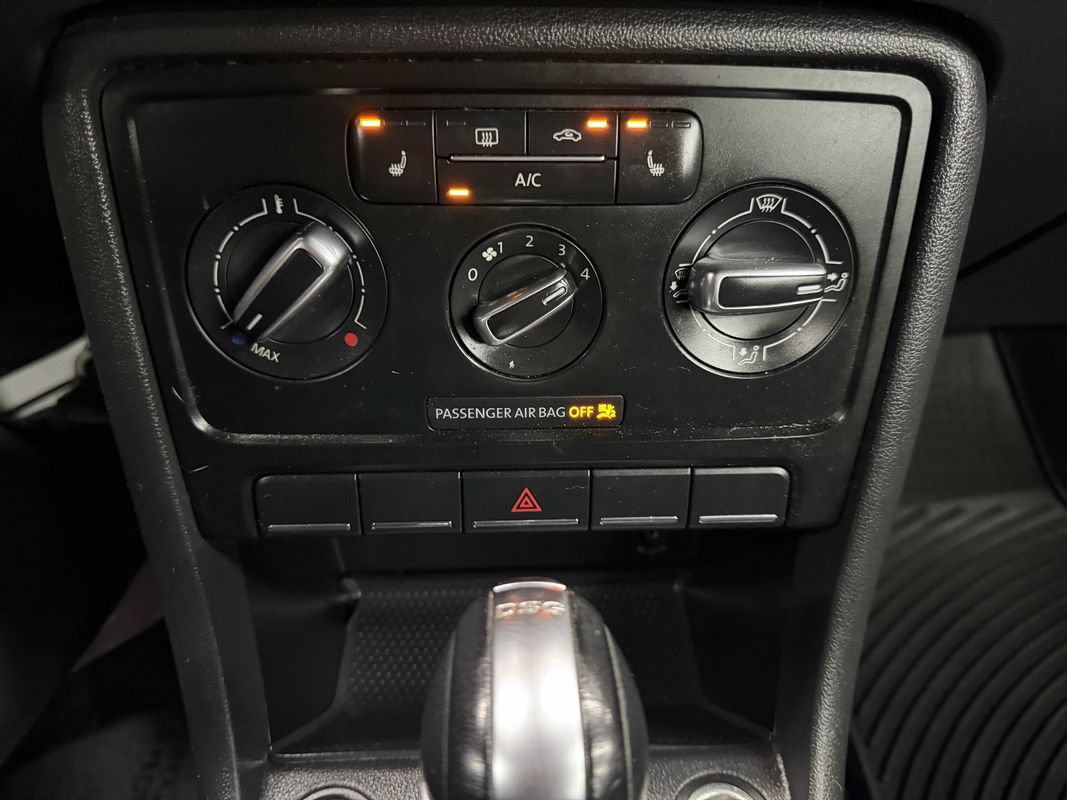 Used 2013 Volkswagen Beetle TDI FWD image 23