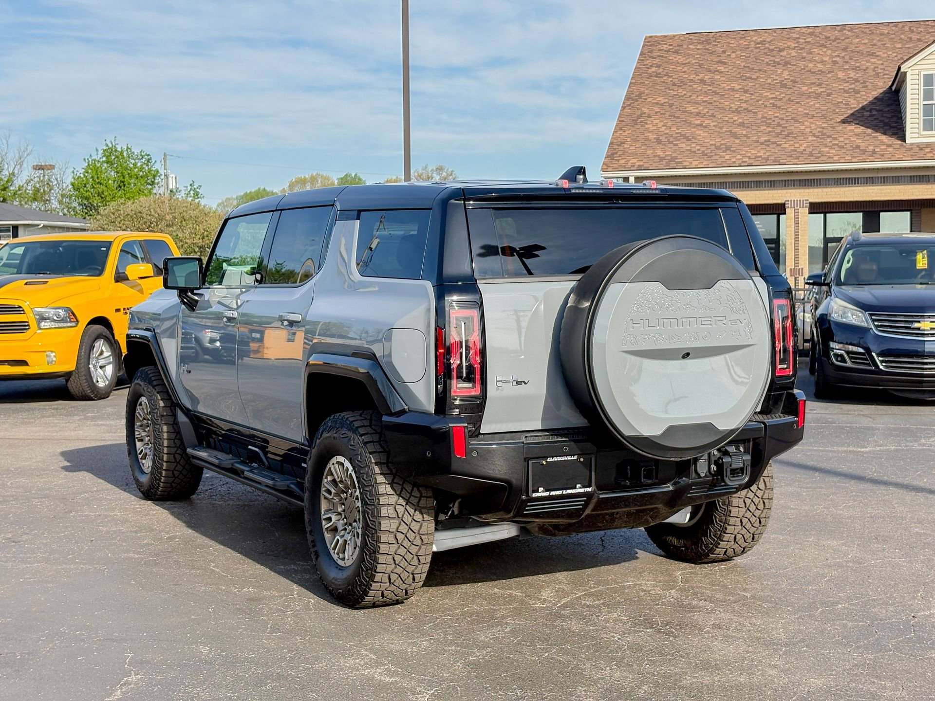 Used 2024 GMC Hummer EV 2X w/ Extreme Off-Road Package AWD/4WD image 9