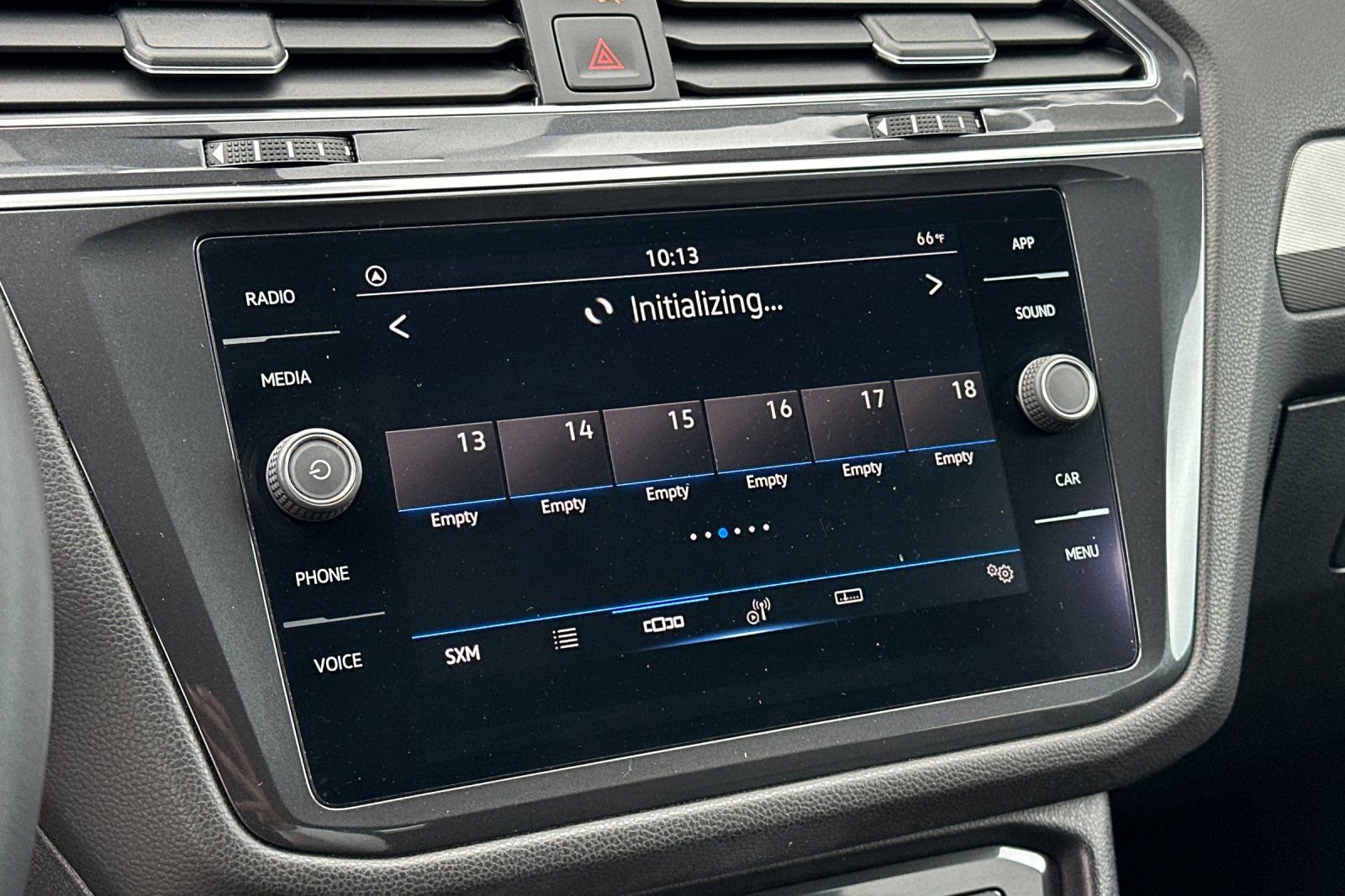 Used 2022 Volkswagen Tiguan SE FWD image 19