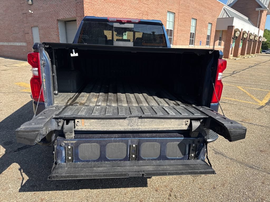 Used 2022 Chevrolet Silverado 1500 High Country w/ Technology Package AWD/4WD image 9