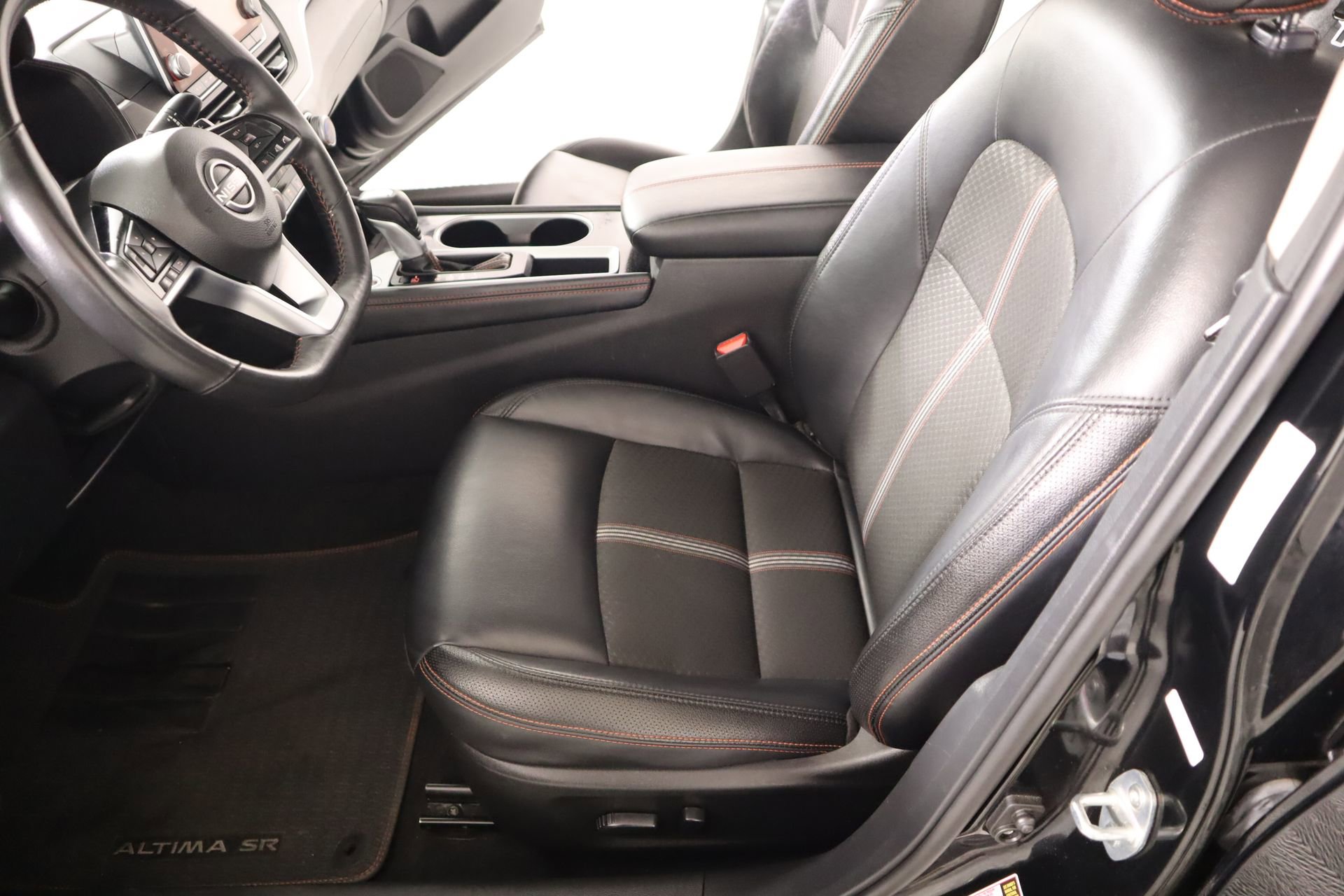 Used 2025 Nissan Altima 2.5 SR FWD image 10