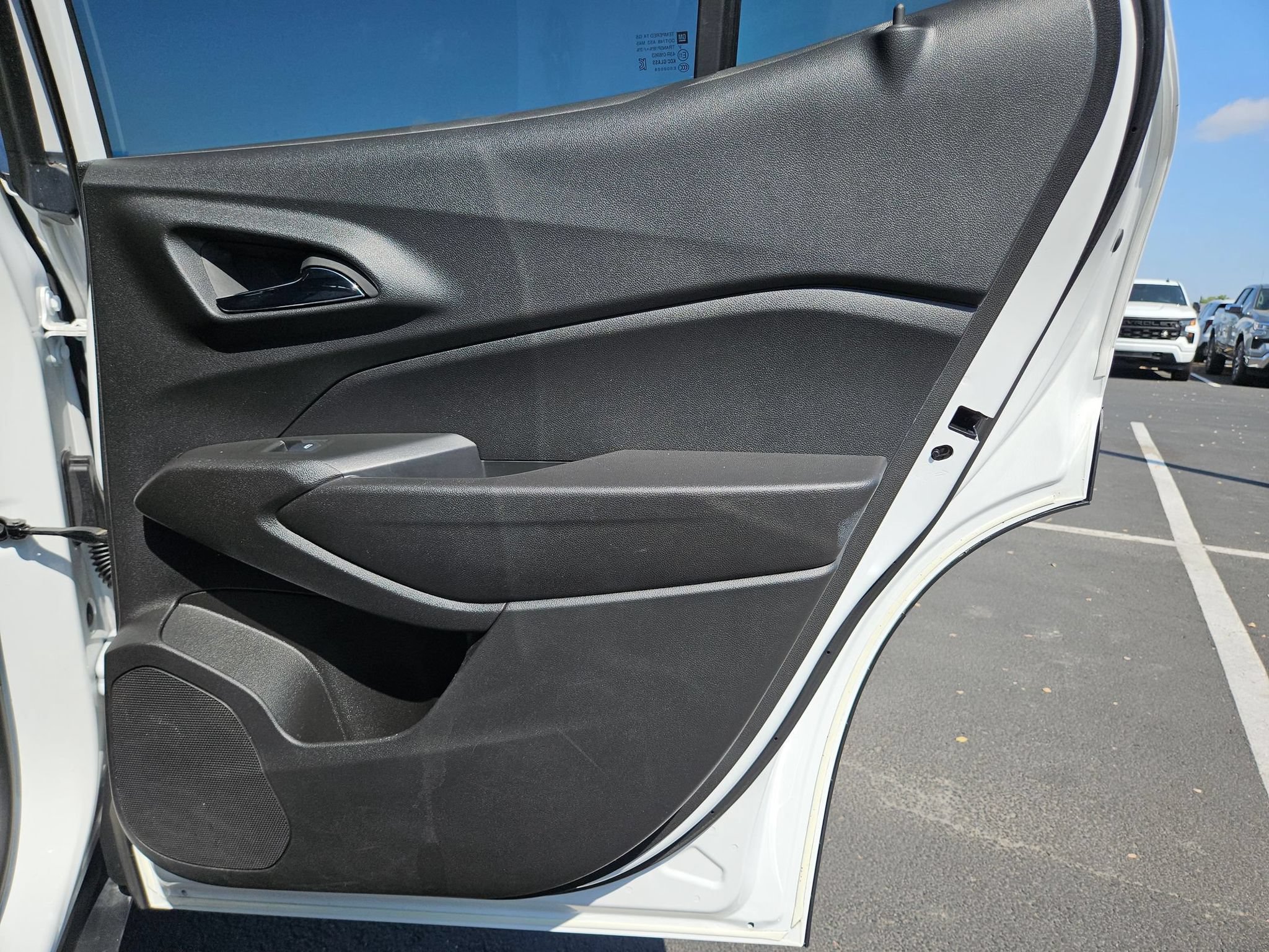Certified 2025 Chevrolet Trax RS w/ Sunroof Package FWD image 27