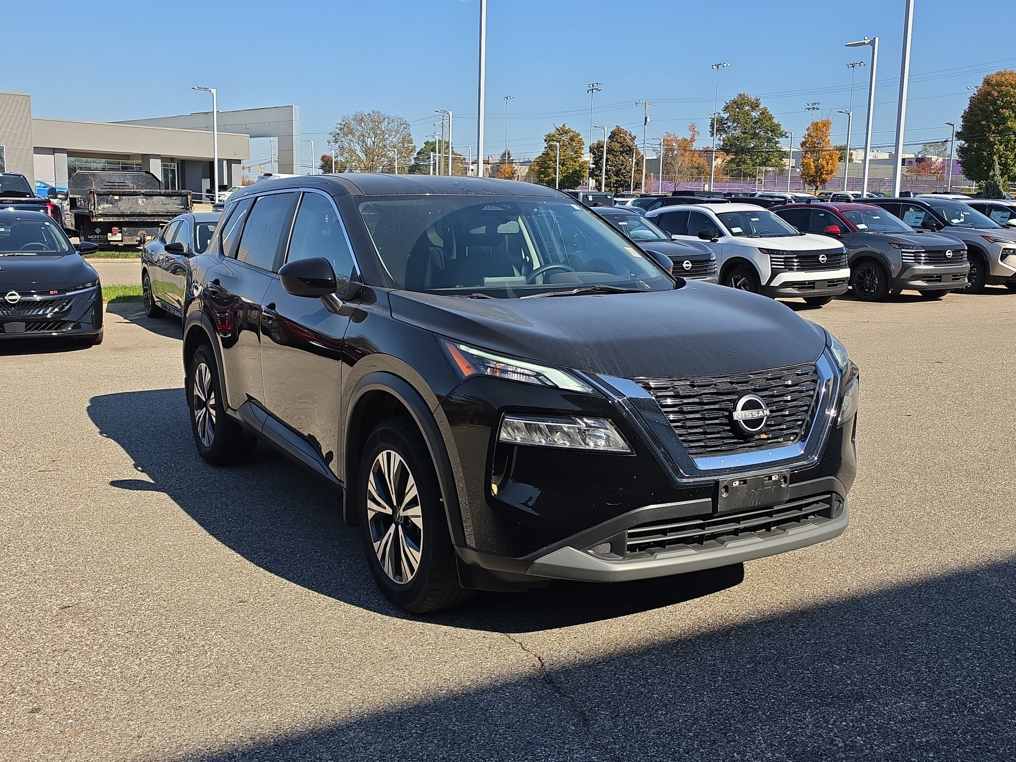 Used 2023 Nissan Rogue SV AWD/4WD image 1