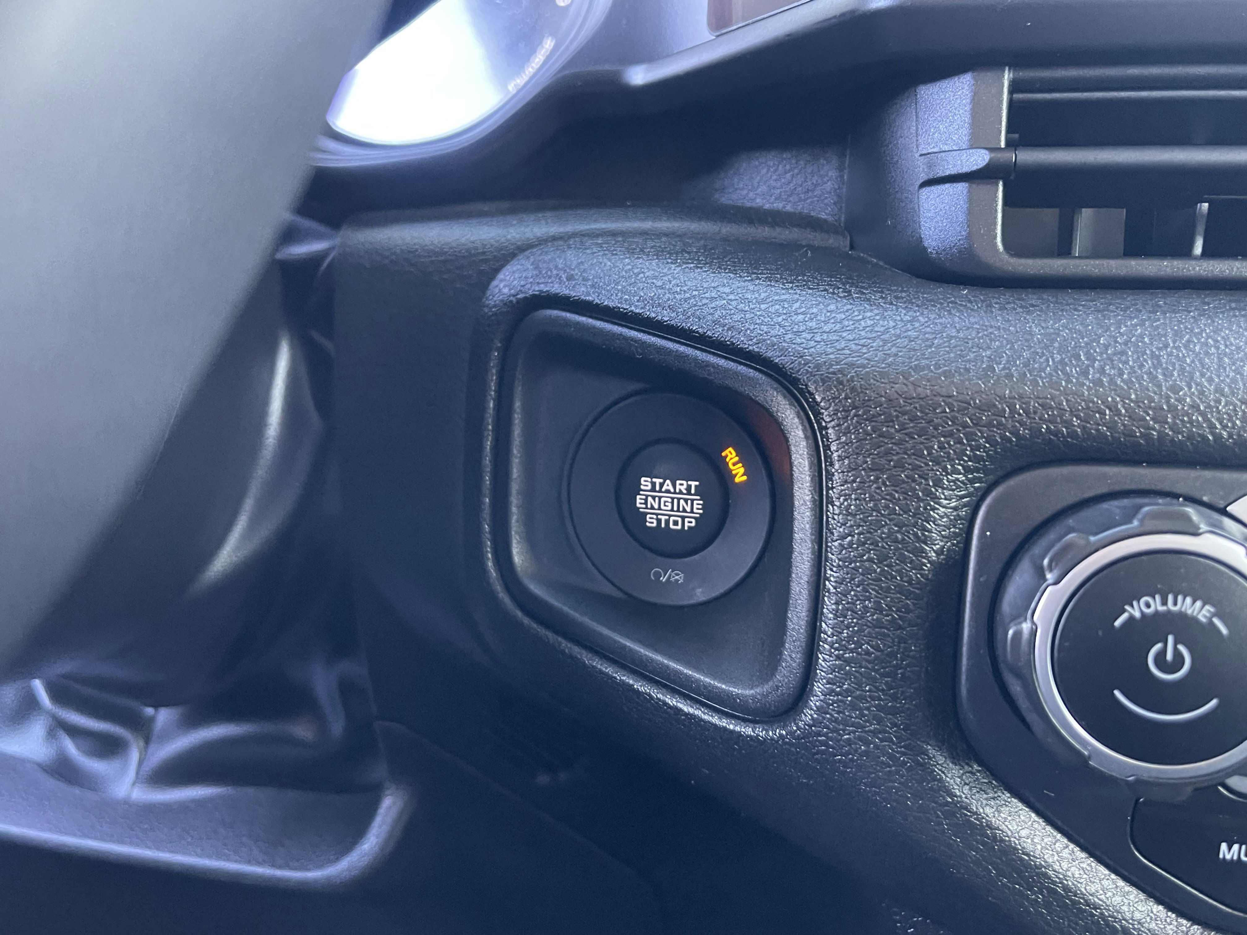 Used 2024 Jeep Wrangler Unlimited AWD/4WD image 35