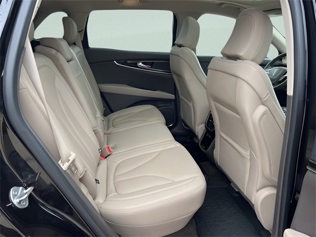 Used 2022 Lincoln Nautilus Reserve image 6