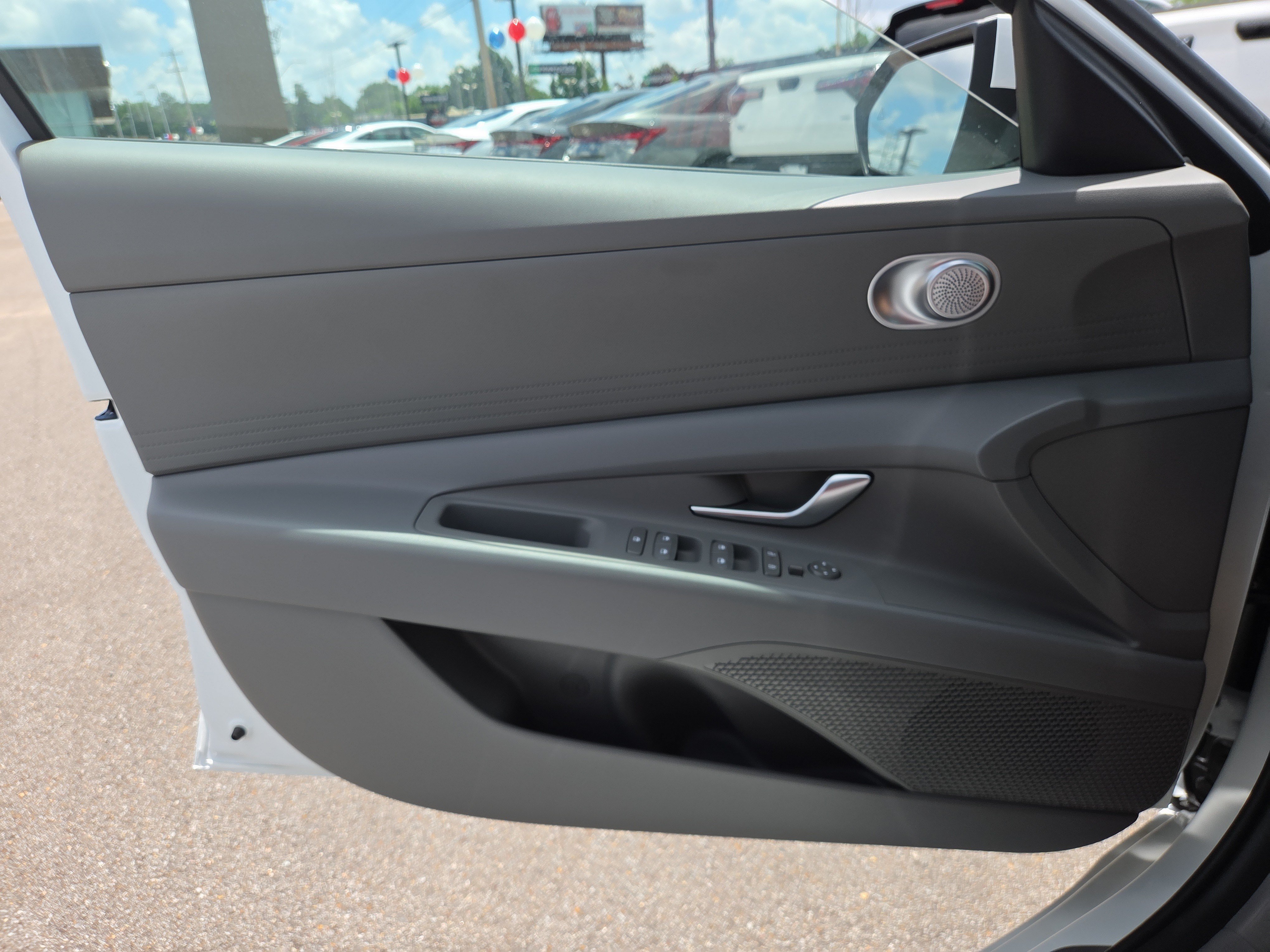 New 2026 Hyundai Elantra SE FWD image 8