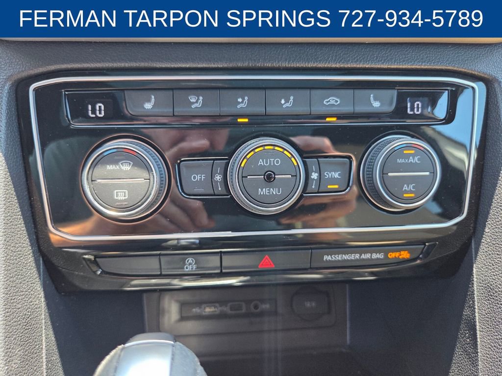 Used 2020 Volkswagen Atlas Cross Sport SEL R-Line AWD/4WD image 30
