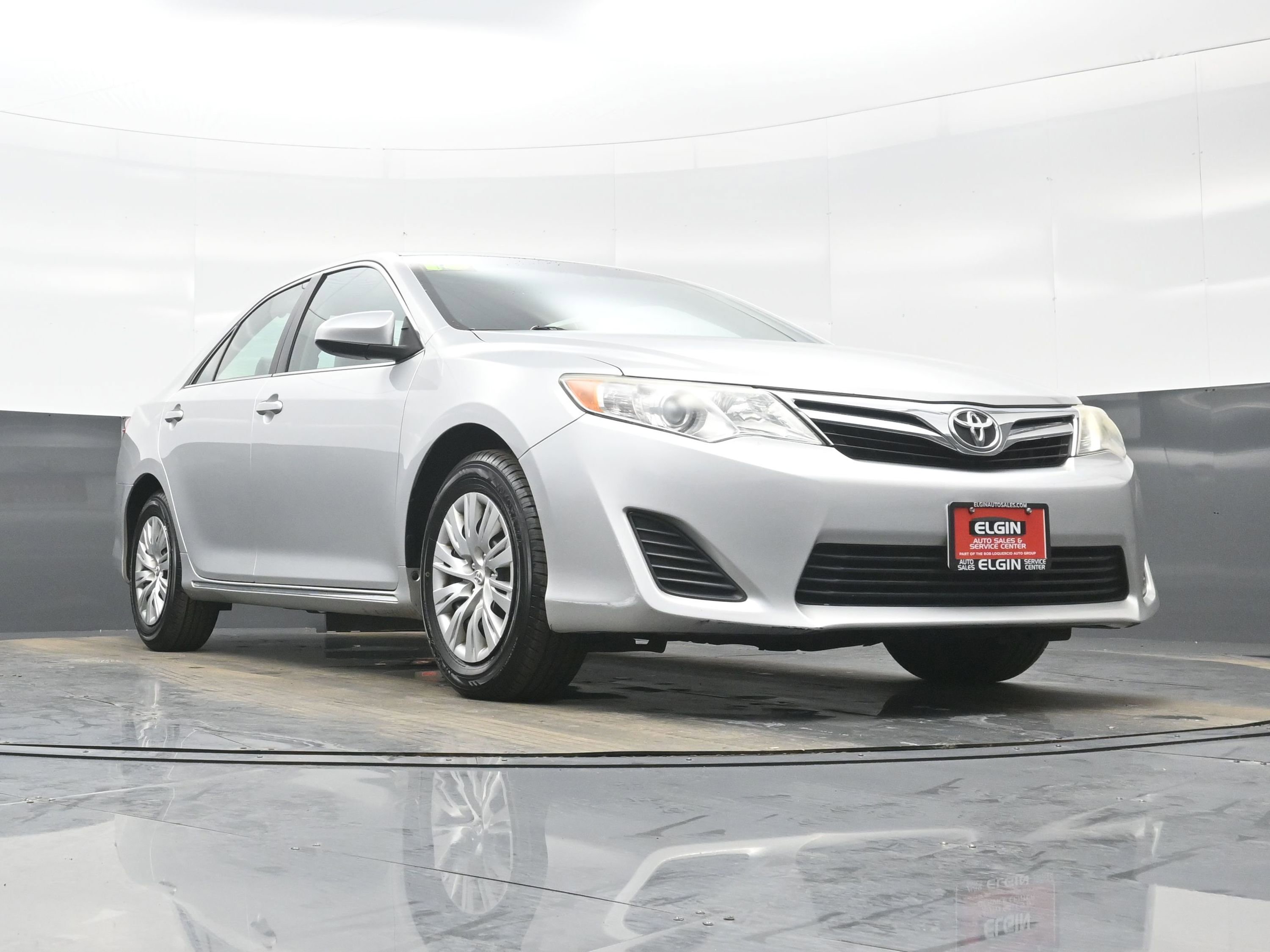 Used 2013 Toyota Camry LE image 28
