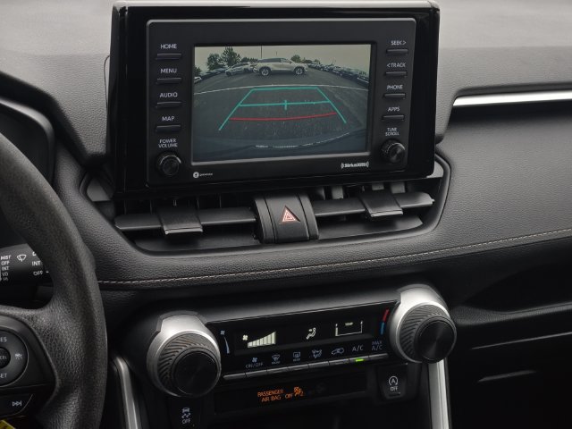 Certified 2021 Toyota RAV4 LE AWD/4WD image 21