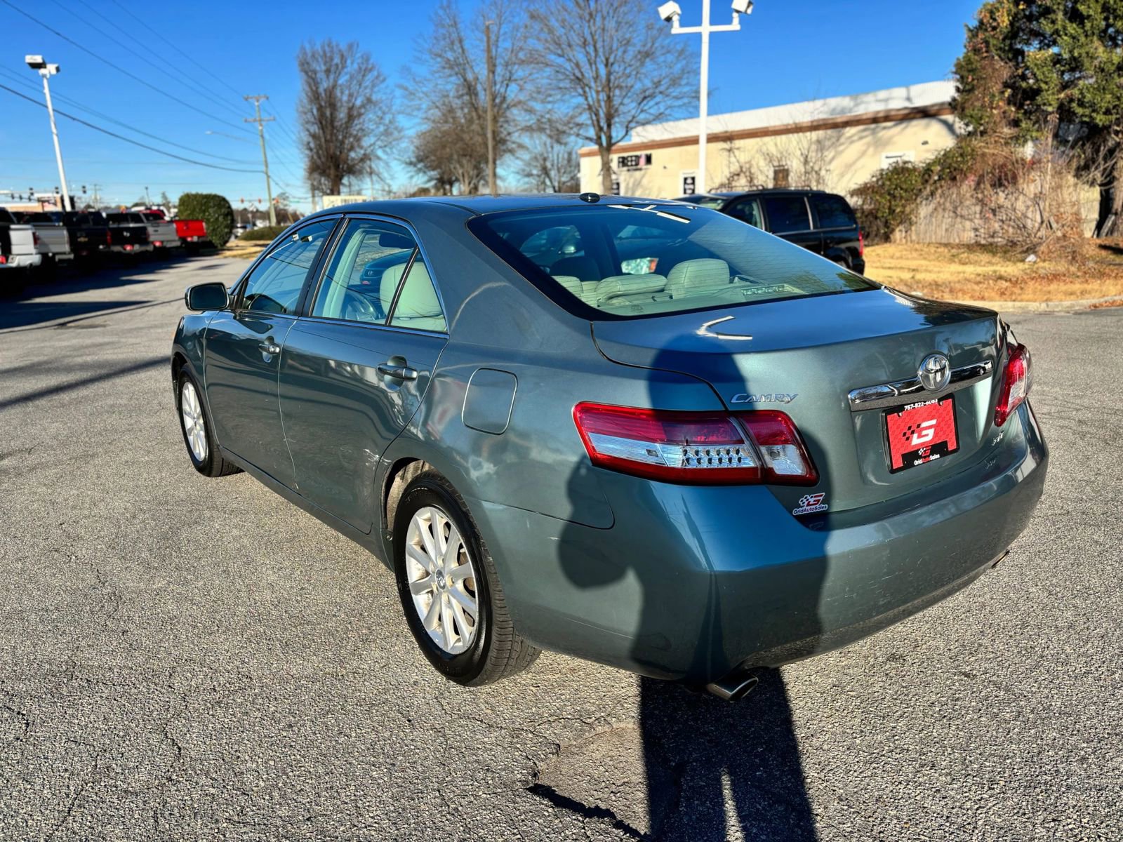 Used 2011 Toyota Camry XLE w/ XLE Extra-Value Pkg #1 FWD image 3