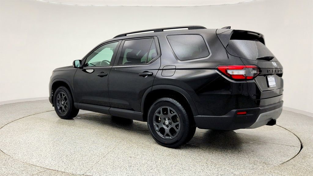 Used 2025 Honda Pilot TrailSport image 7