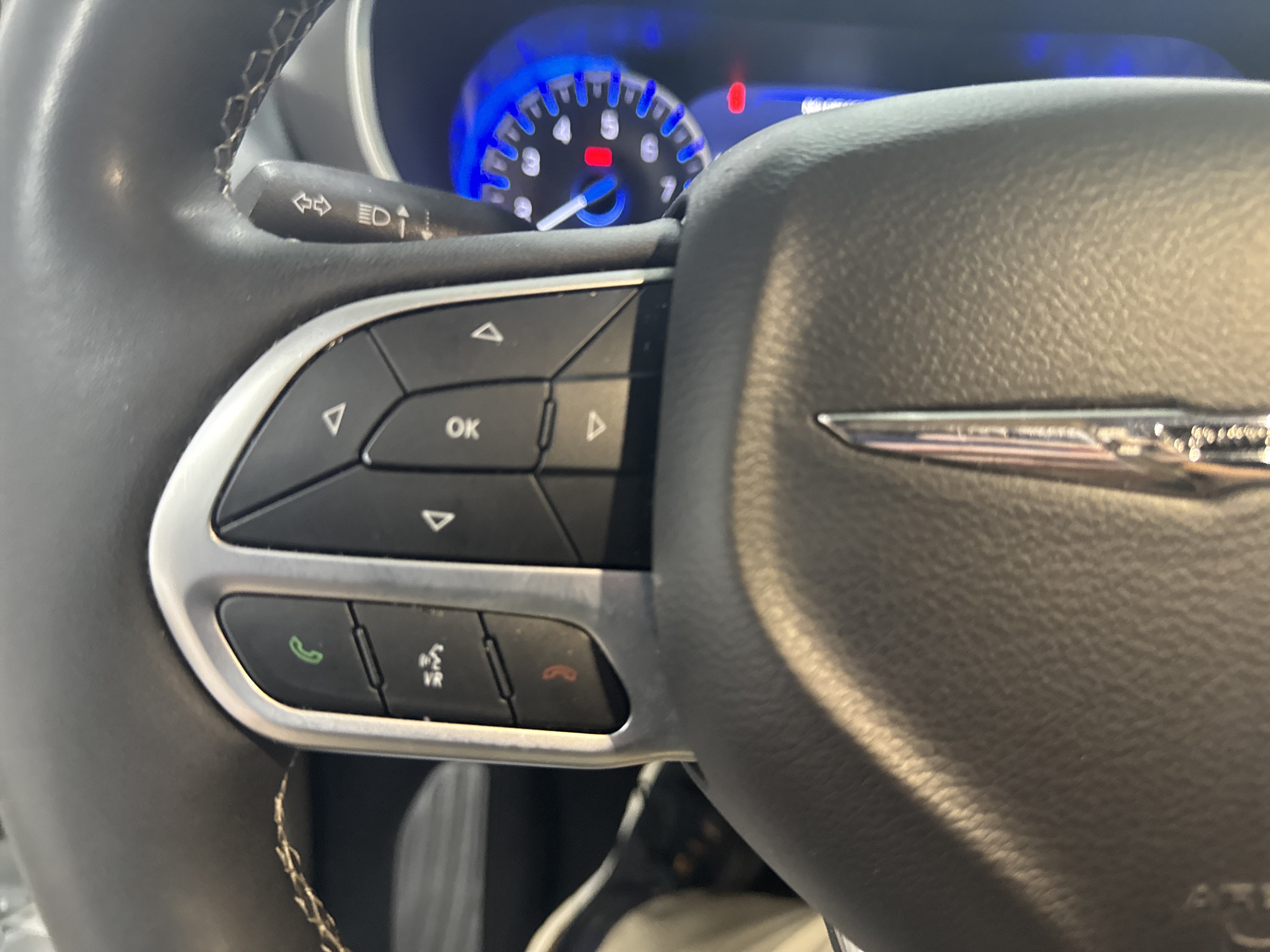 Used 2024 Chrysler Pacifica Touring-L FWD image 20