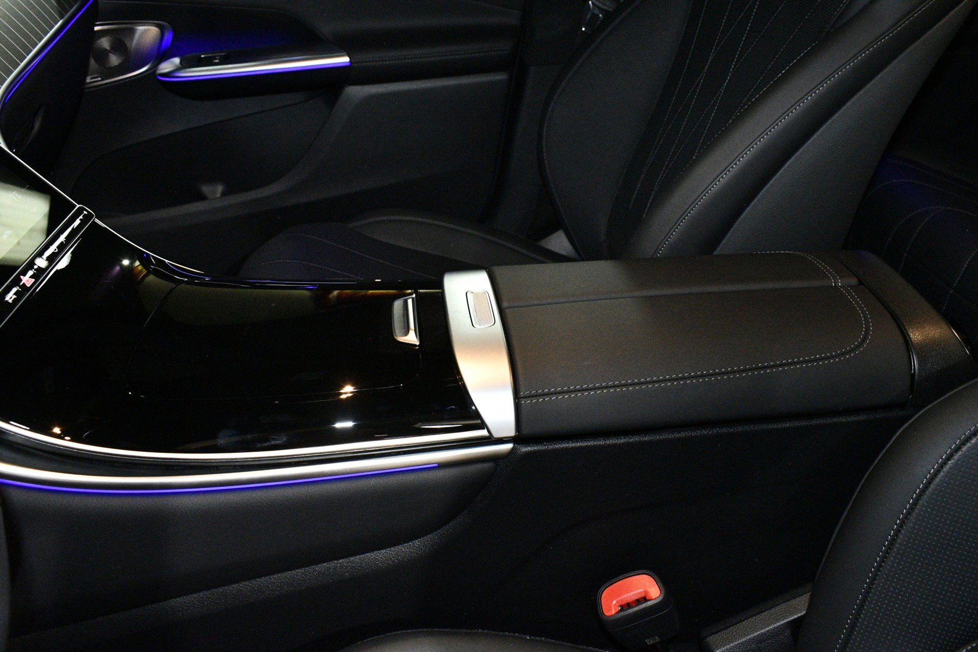 Used 2025 Mercedes-Benz GLC 300 4MATIC image 37