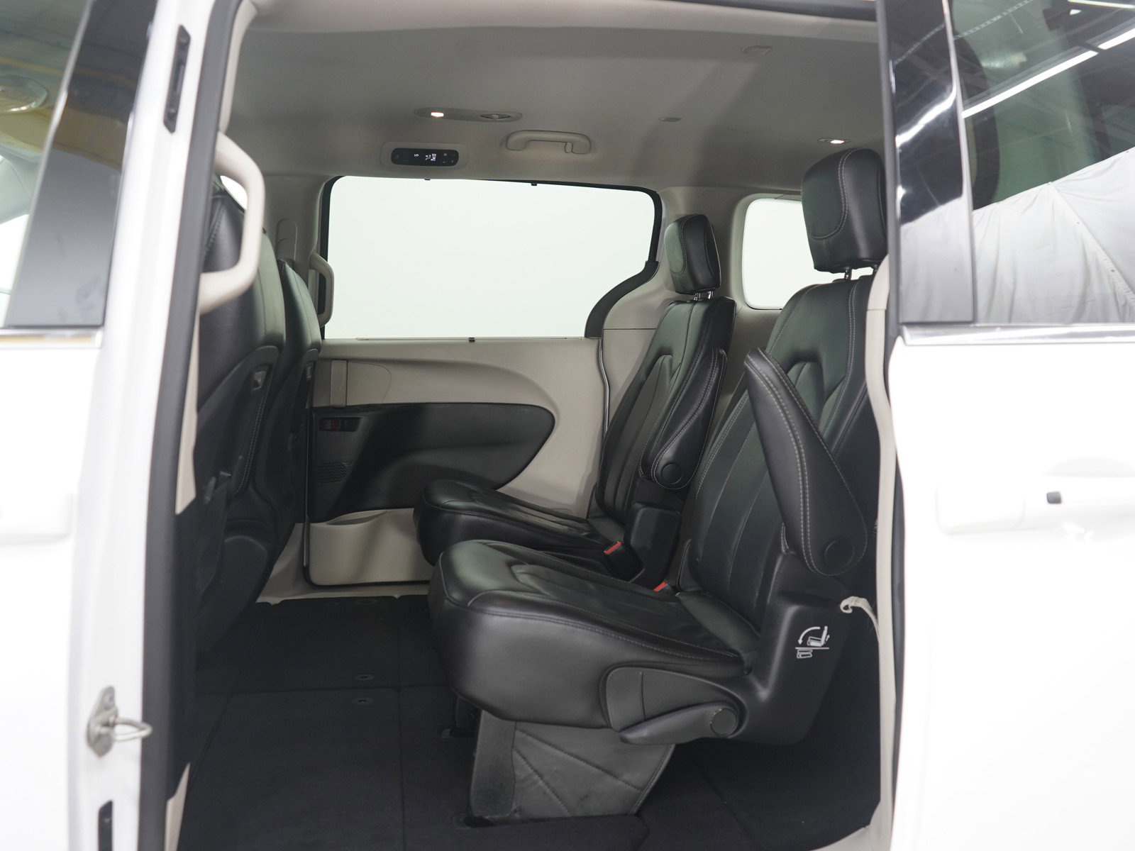 Used 2022 Chrysler Pacifica Touring-L image 21