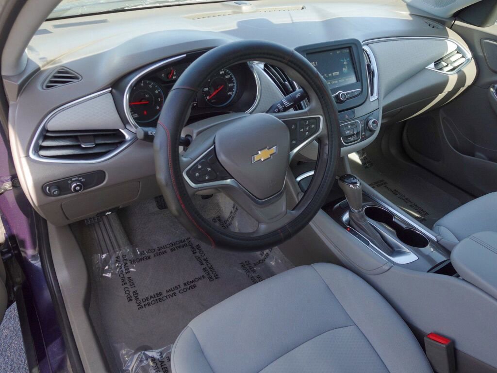 Used 2017 Chevrolet Malibu LT image 10