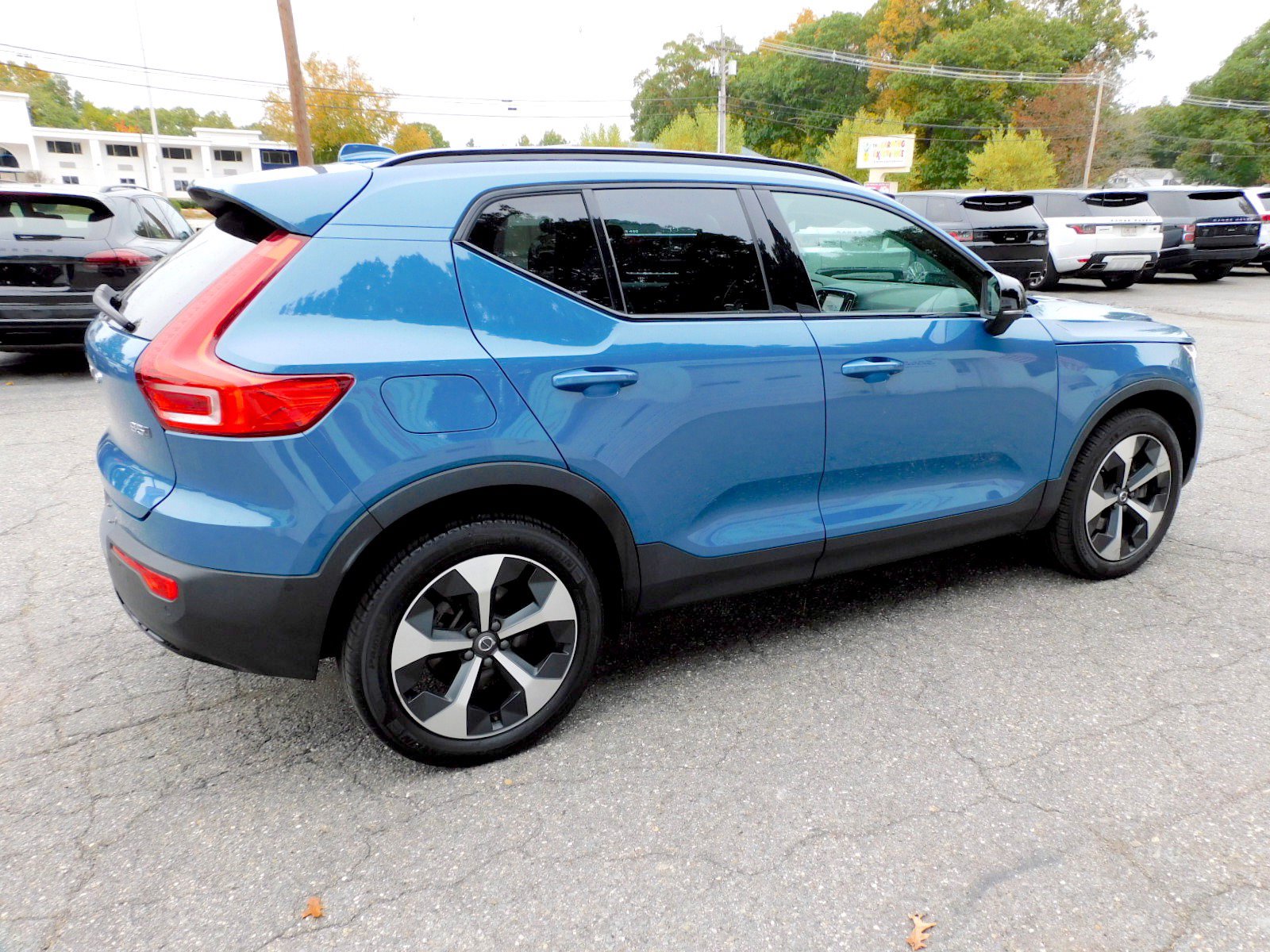 Used 2024 Volvo XC40 B5 Plus AWD/4WD image 5