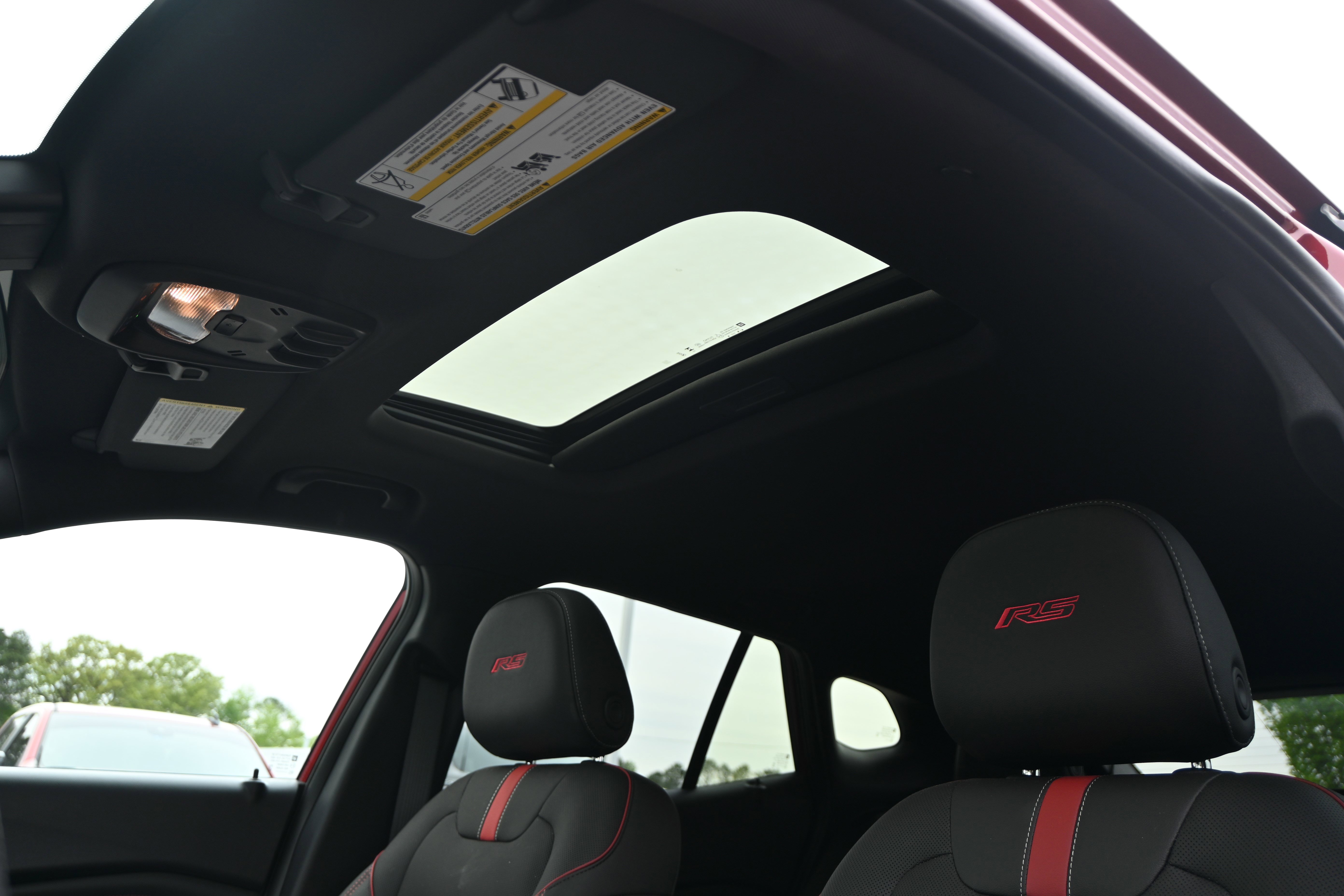 Used 2025 Chevrolet Trax RS w/ Sunroof Package image 9