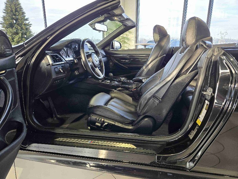 Used 2016 BMW M4 Convertible image 17