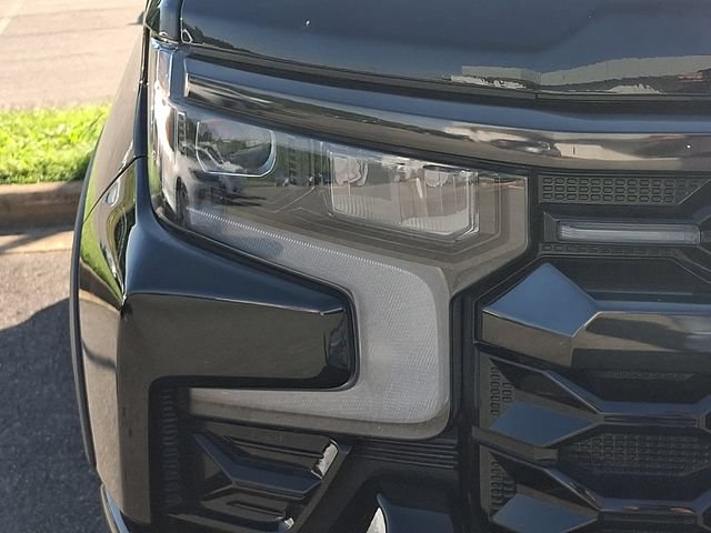 Used 2025 Chevrolet Silverado 1500 ZR2 w/ Technology Package AWD/4WD image 6