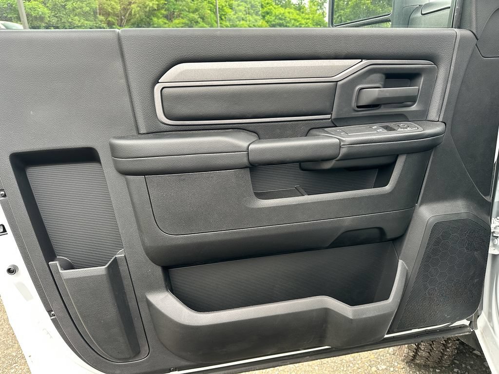 New 2026 RAM 5500 Tradesman w/ Chrome Appearance Group AWD/4WD image 16
