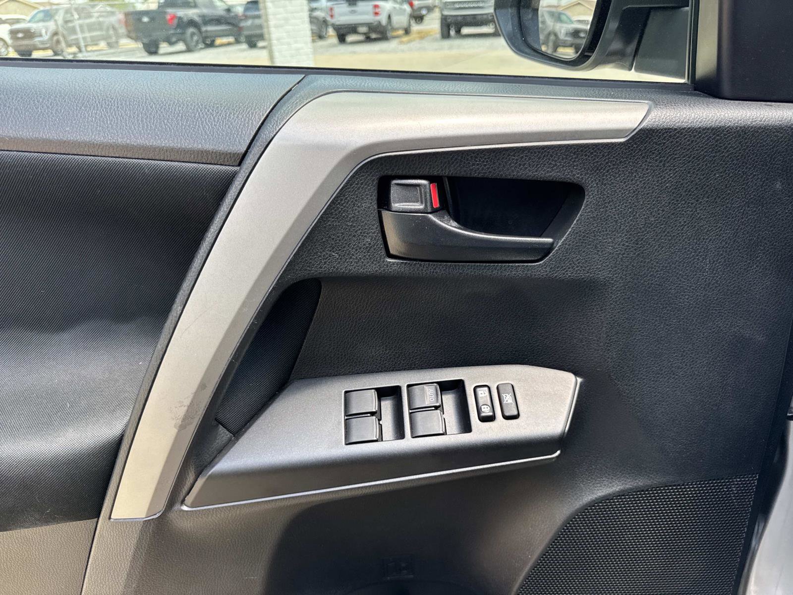 Used 2017 Toyota RAV4 LE FWD image 19