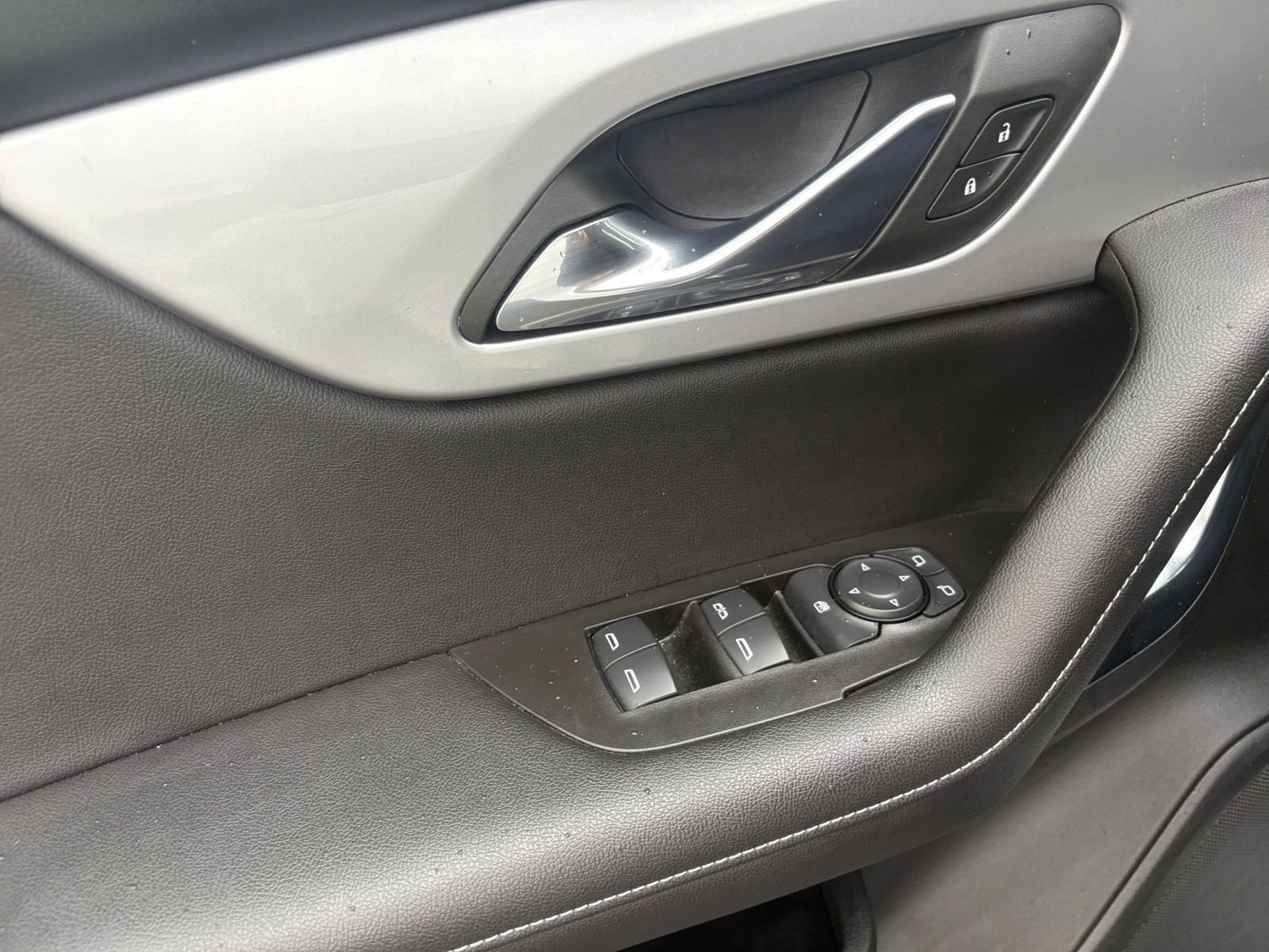 Used 2025 Chevrolet Blazer LT image 18