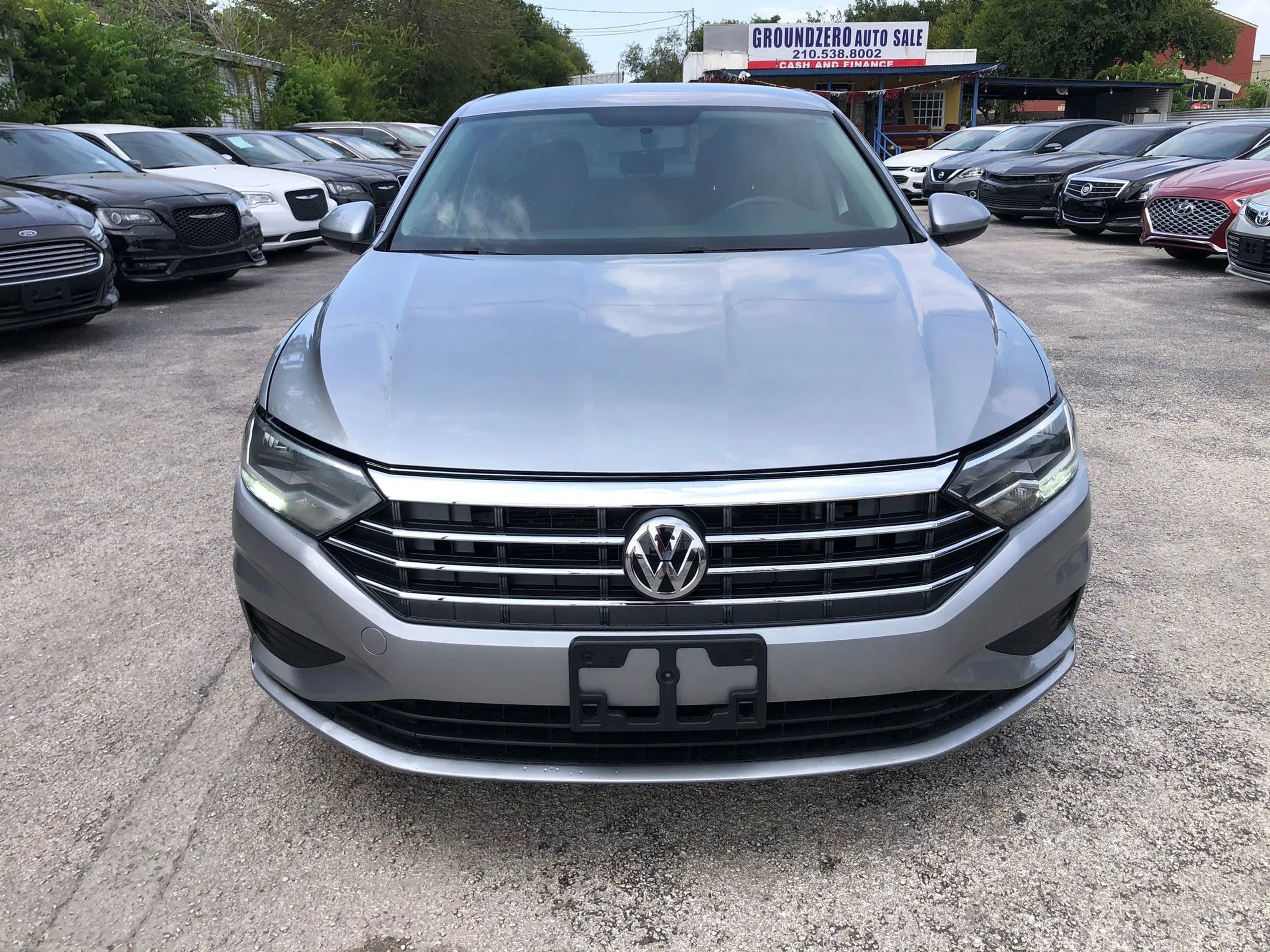 Used 2020 Volkswagen Jetta SE image 2