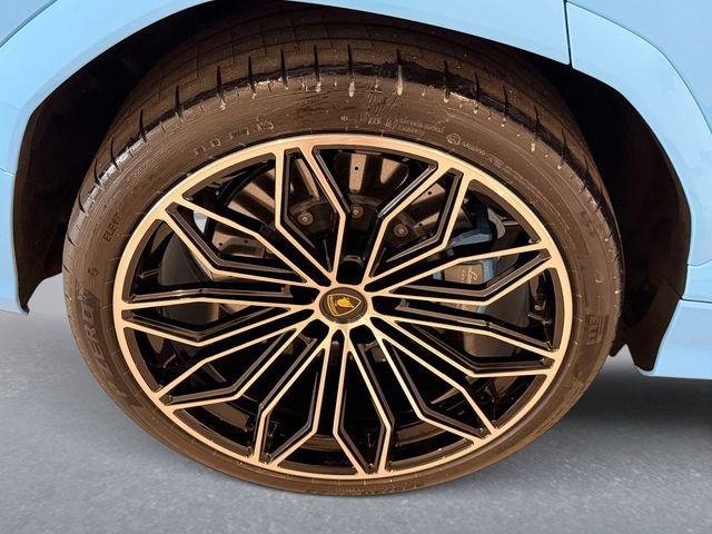 Used 2025 Lamborghini Urus SE AWD/4WD image 8