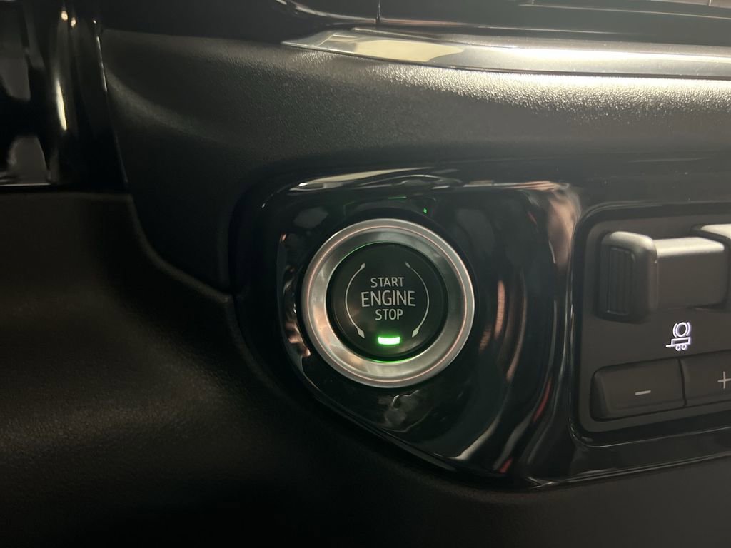 Certified 2024 Chevrolet Silverado 1500 High Country w/ Technology Package image 17