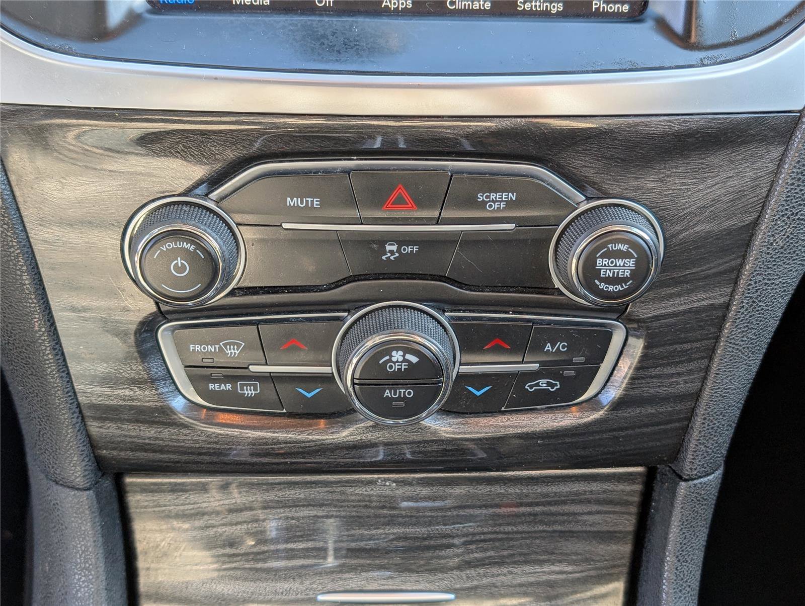 Used 2019 Chrysler 300 Touring image 23