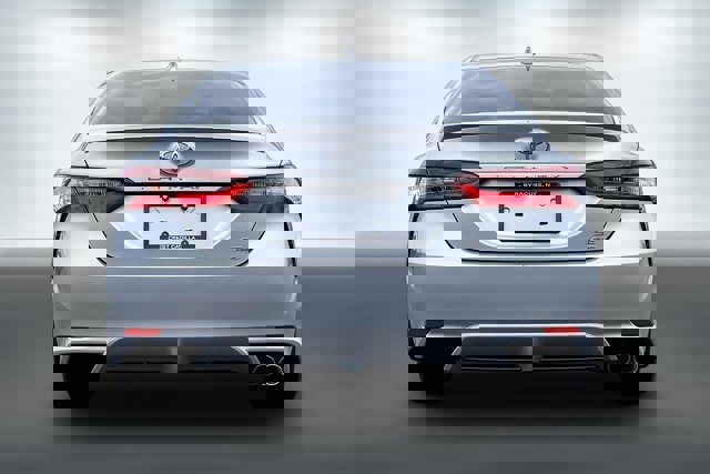 Used 2021 Toyota Camry SE image 3