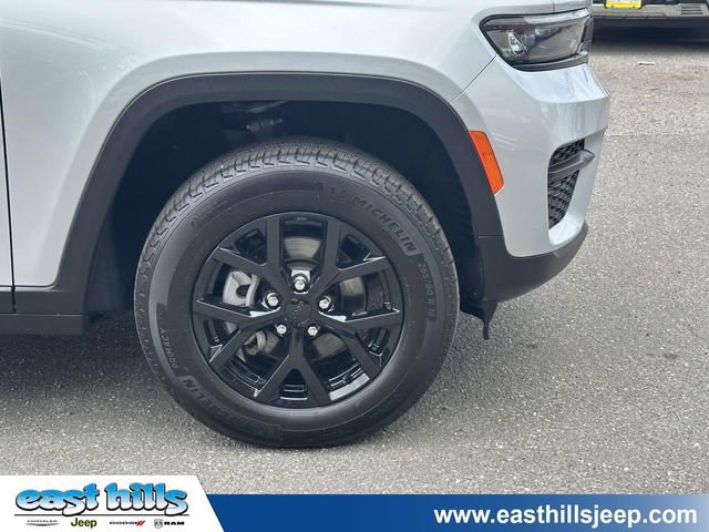 Certified 2025 Jeep Grand Cherokee Altitude AWD/4WD image 10