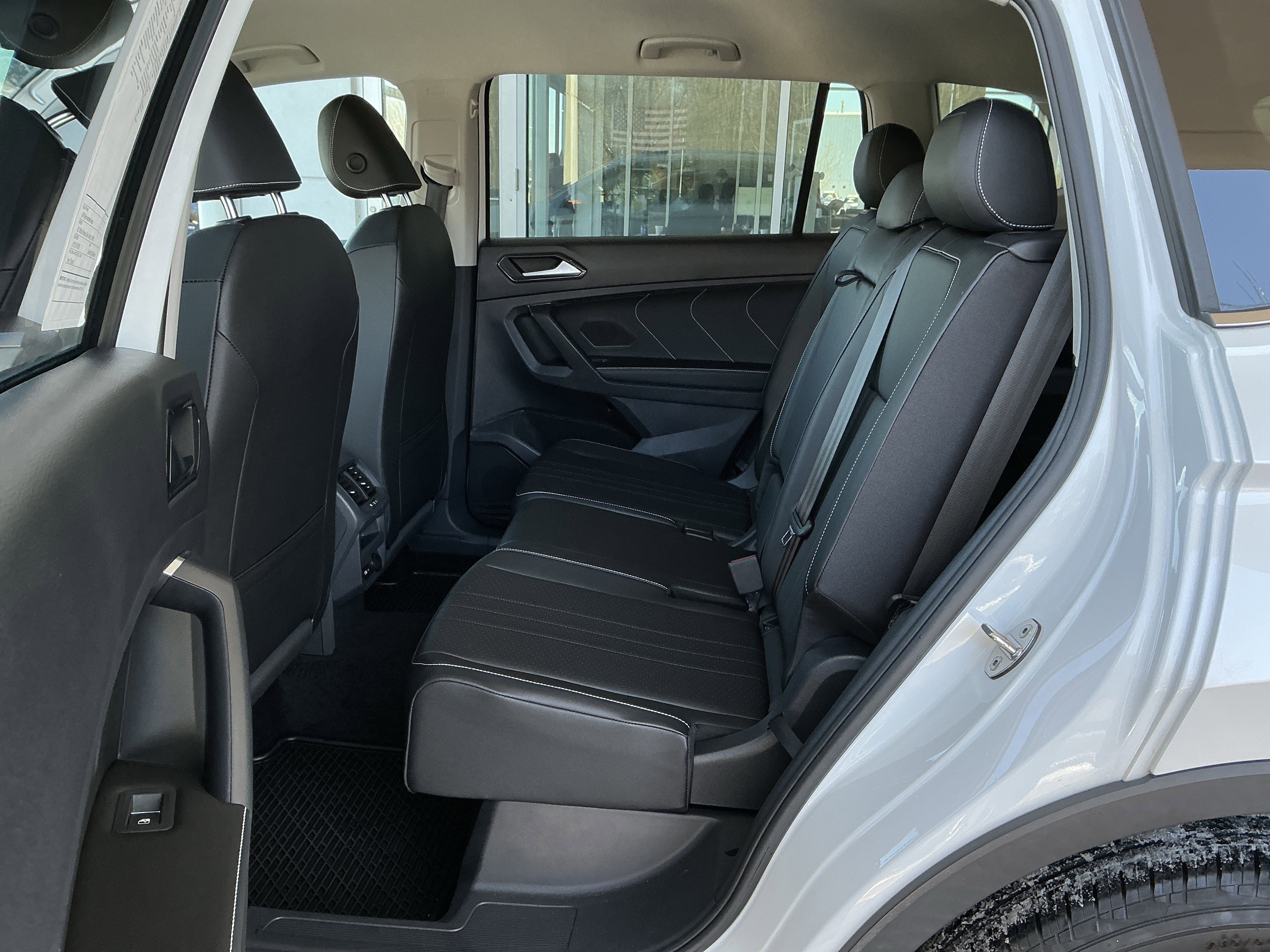 Used 2023 Volkswagen Tiguan SE image 18