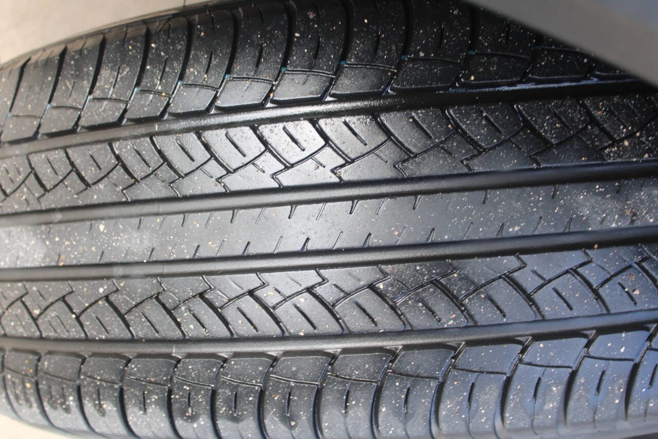 Used 2022 Ford Explorer XLT image 24