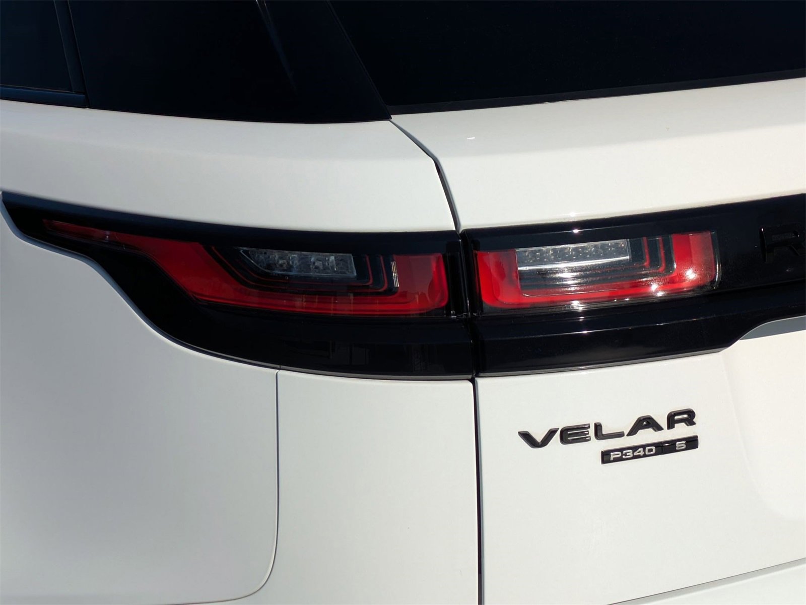 Used 2020 Land Rover Range Rover Velar R-Dynamic S image 18