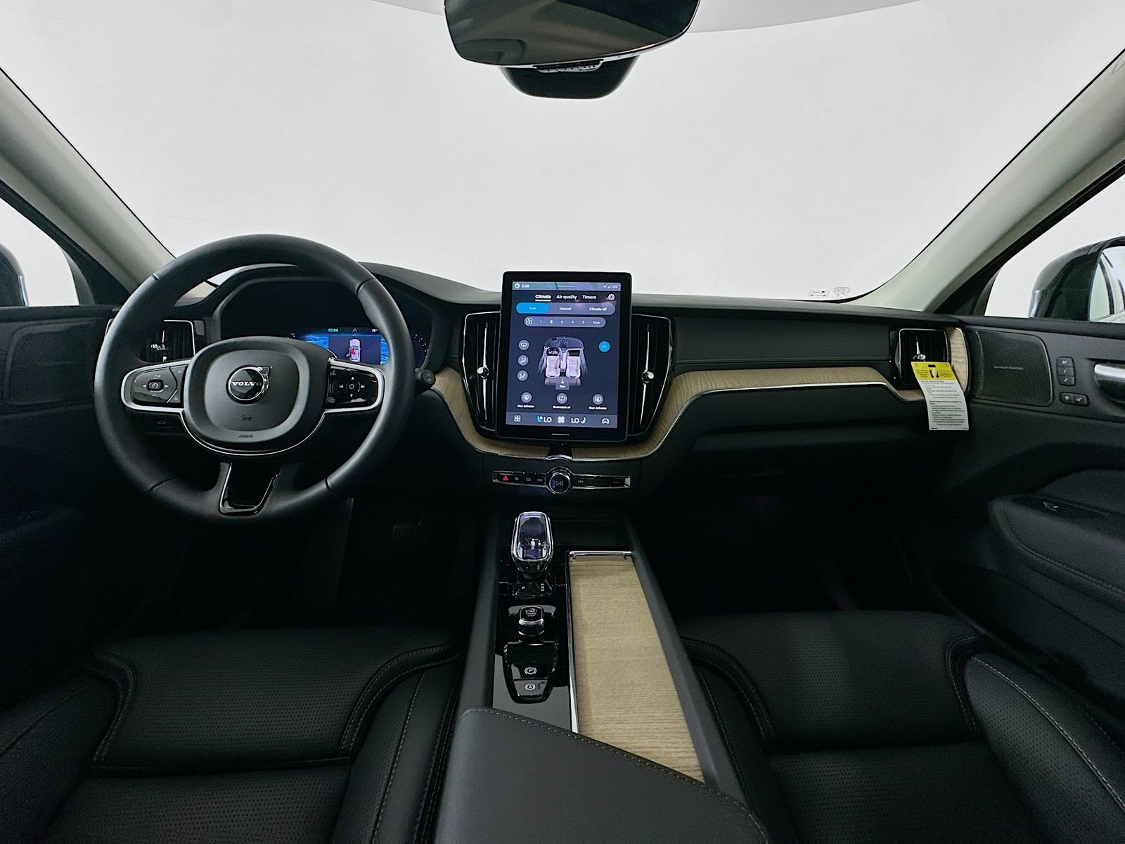 New 2026 Volvo XC60 B5 Ultra w/ Protection Package Premier AWD/4WD image 14