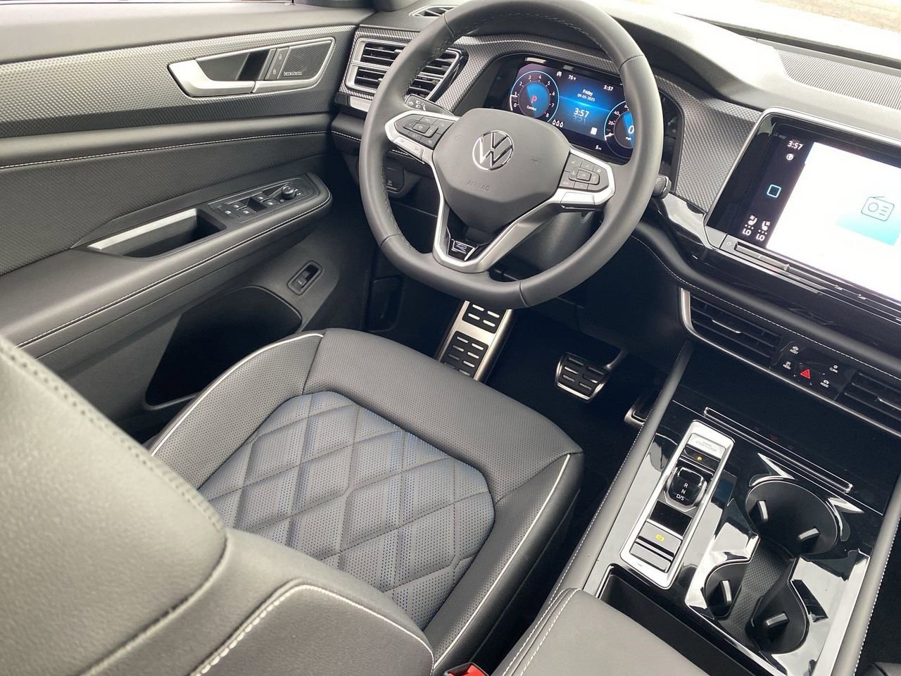 New 2026 Volkswagen Atlas Cross Sport SEL Premium R-Line image 10