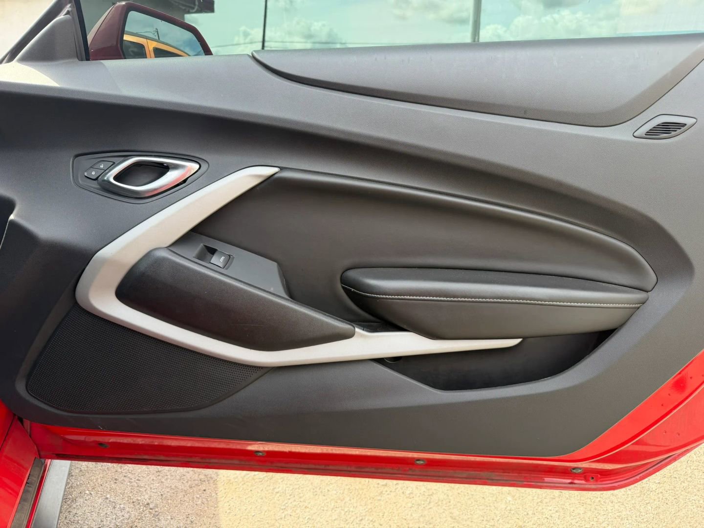 Used 2018 Chevrolet Camaro SS RWD image 13