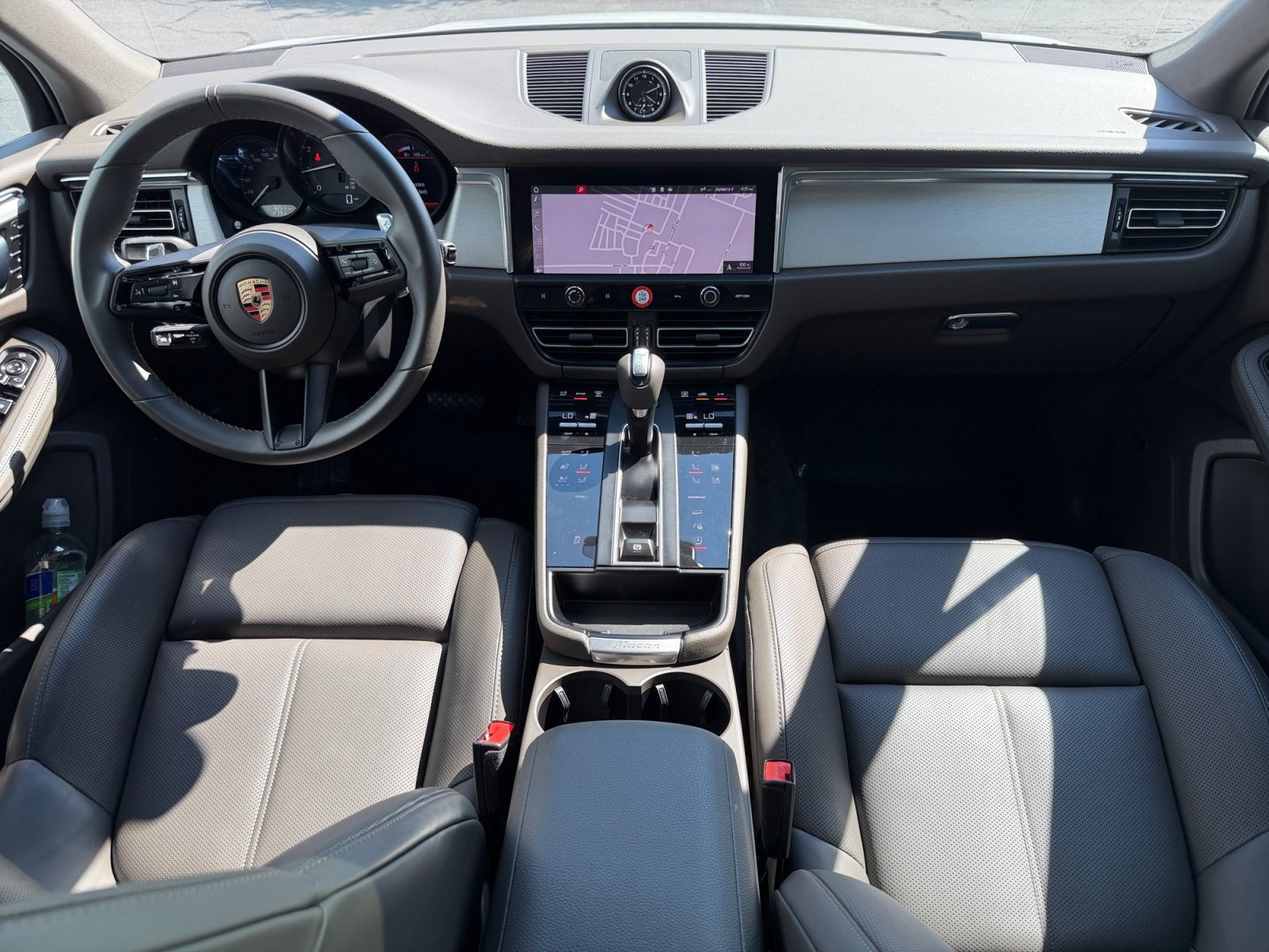 Used 2025 Porsche Macan AWD/4WD image 15