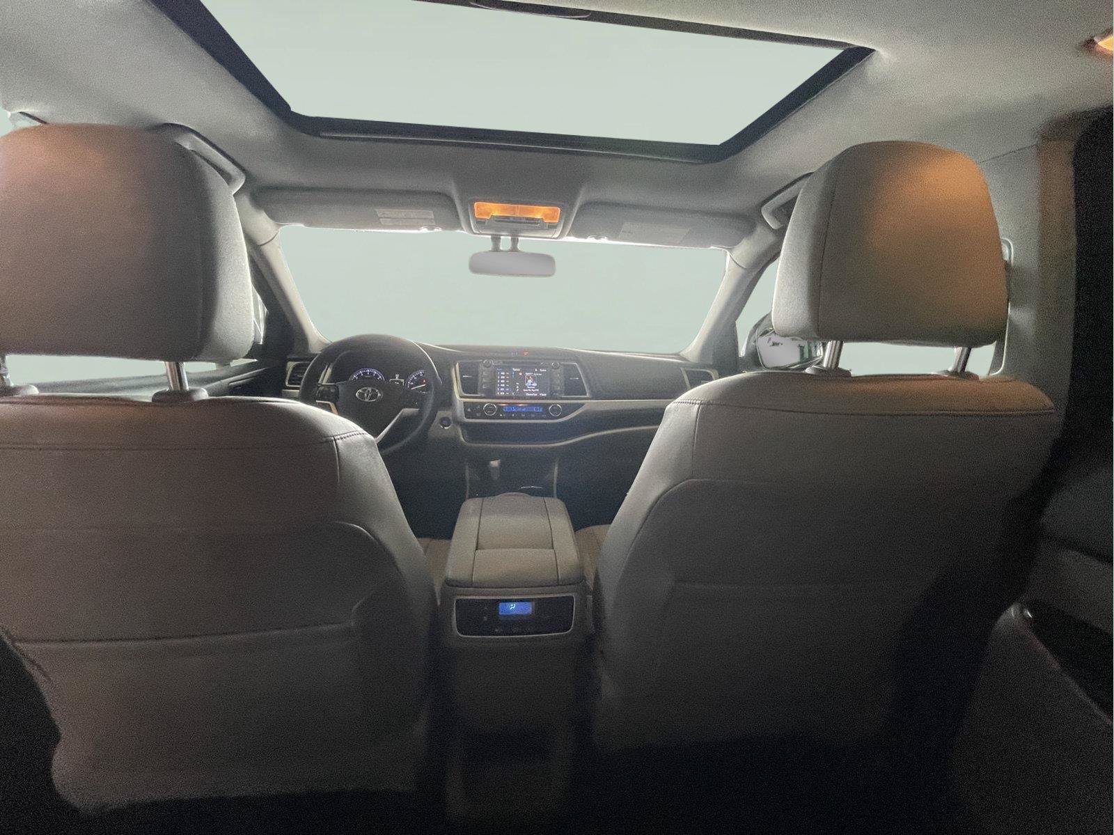 Used 2016 Toyota Highlander XLE AWD/4WD image 17