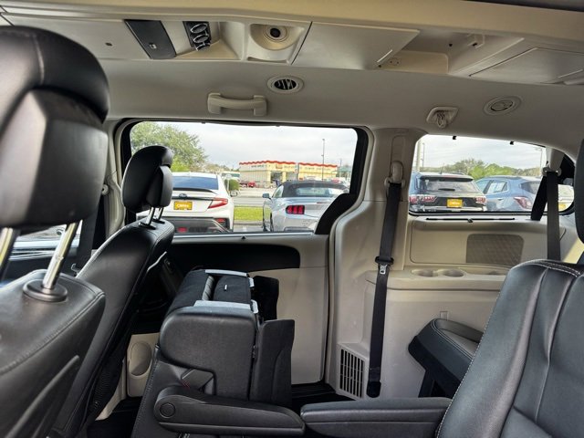 Used 2015 Chrysler Town & Country Touring w/ Driver Convenience Group image 21