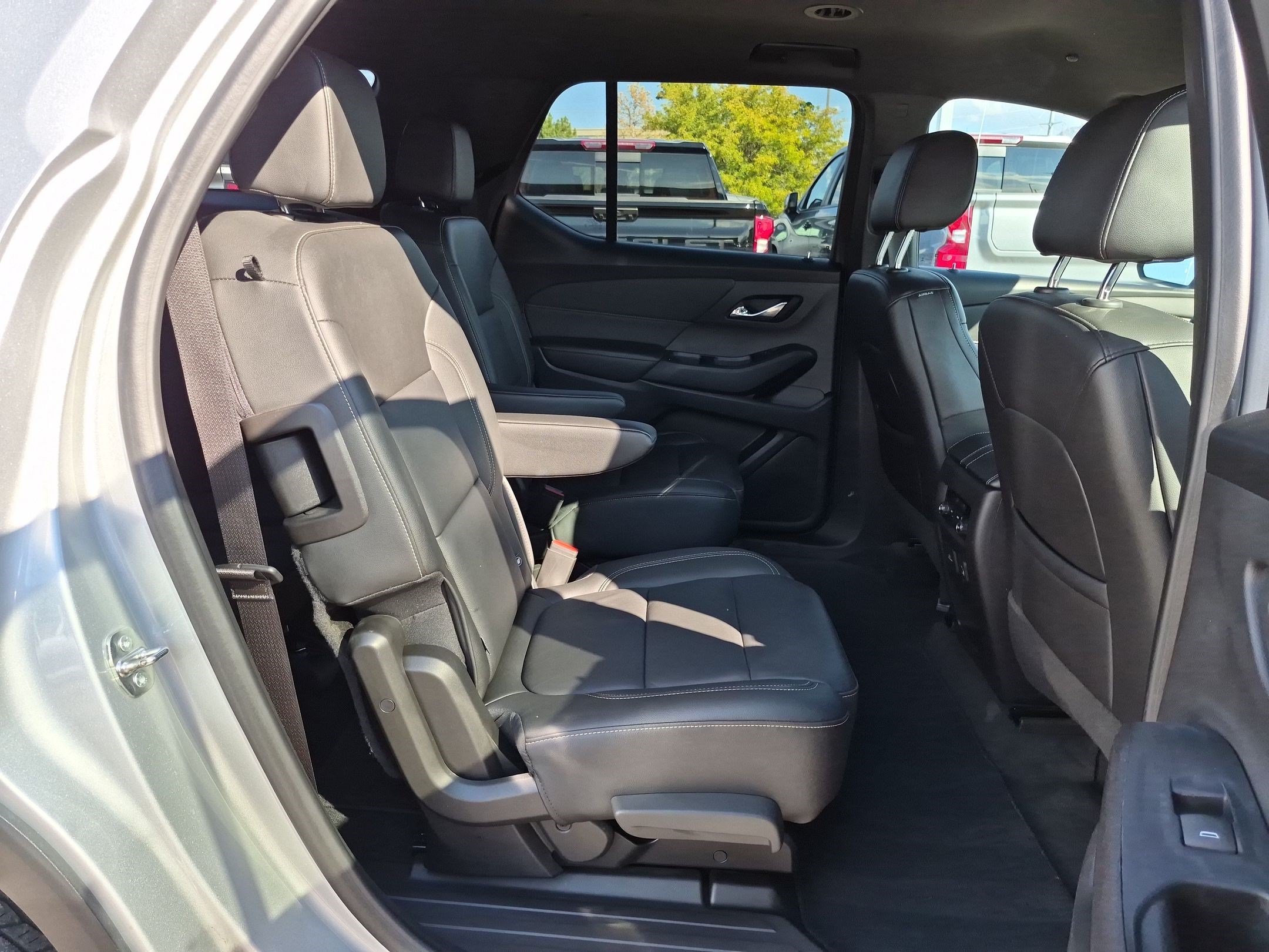 Used 2022 Chevrolet Traverse LT w/ LT Premium Package AWD/4WD image 29
