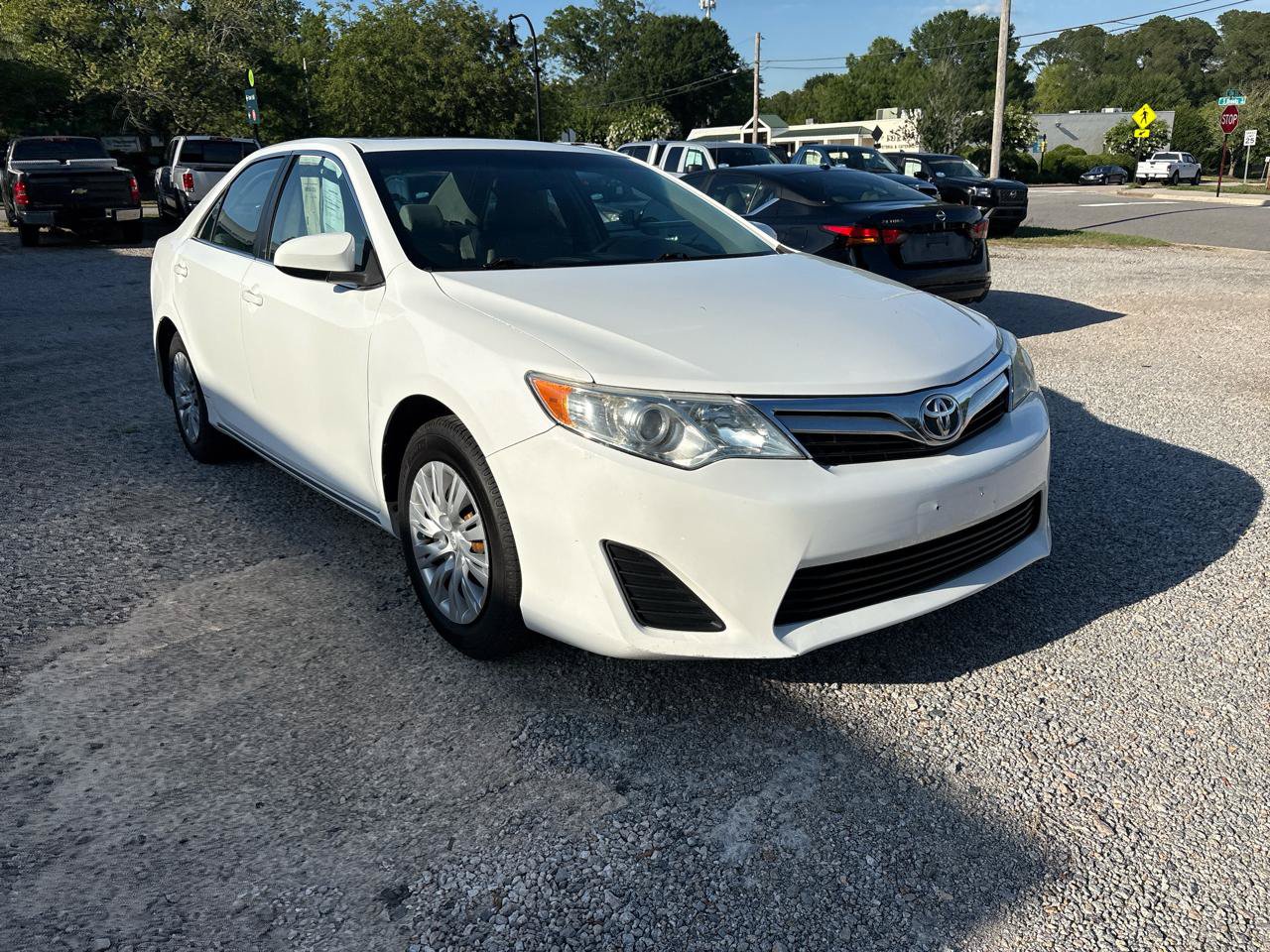 Used 2014 Toyota Camry LE w/ Moonroof Package FWD image 5