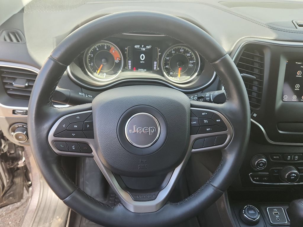 Used 2019 Jeep Cherokee Latitude Plus AWD/4WD image 25