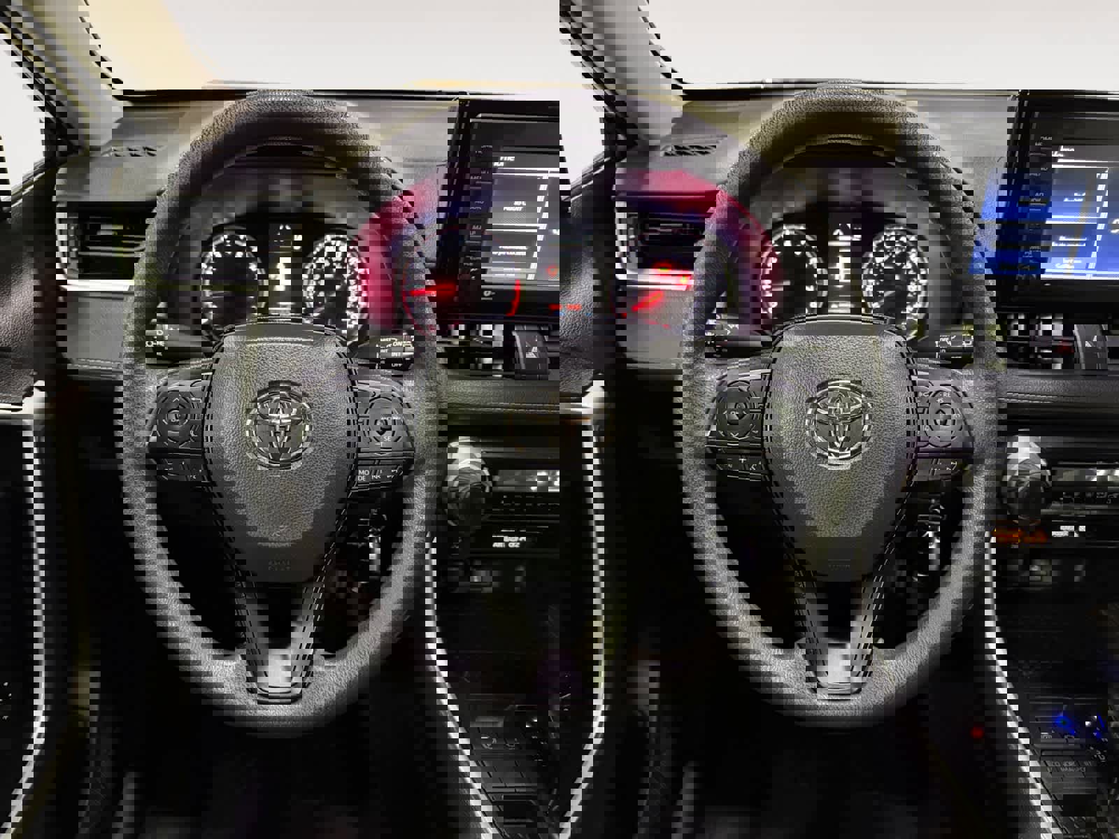 Used 2021 Toyota RAV4 LE image 16