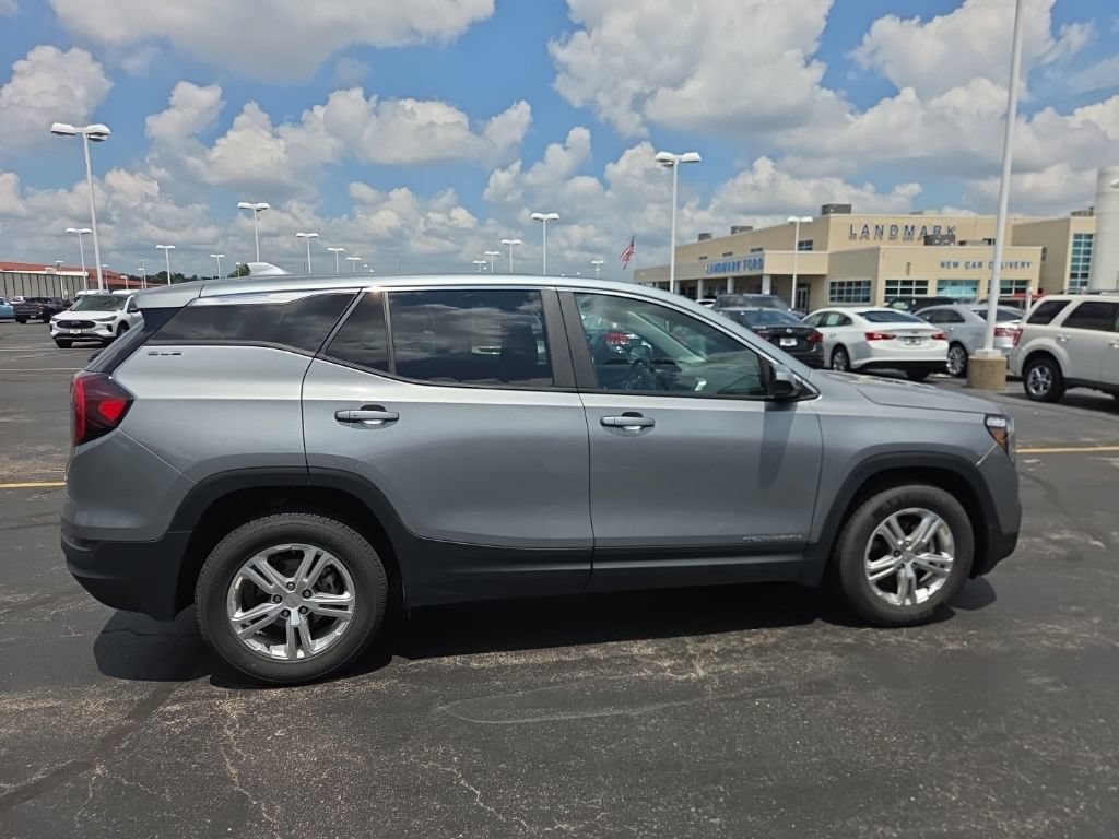 Used 2024 GMC Terrain SLE AWD/4WD image 7